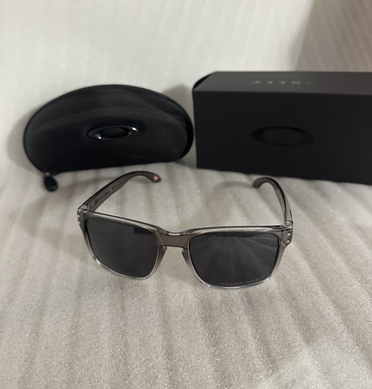 Oakley Holbrook Sunglasses Gray Frame Black Lens Polarized New