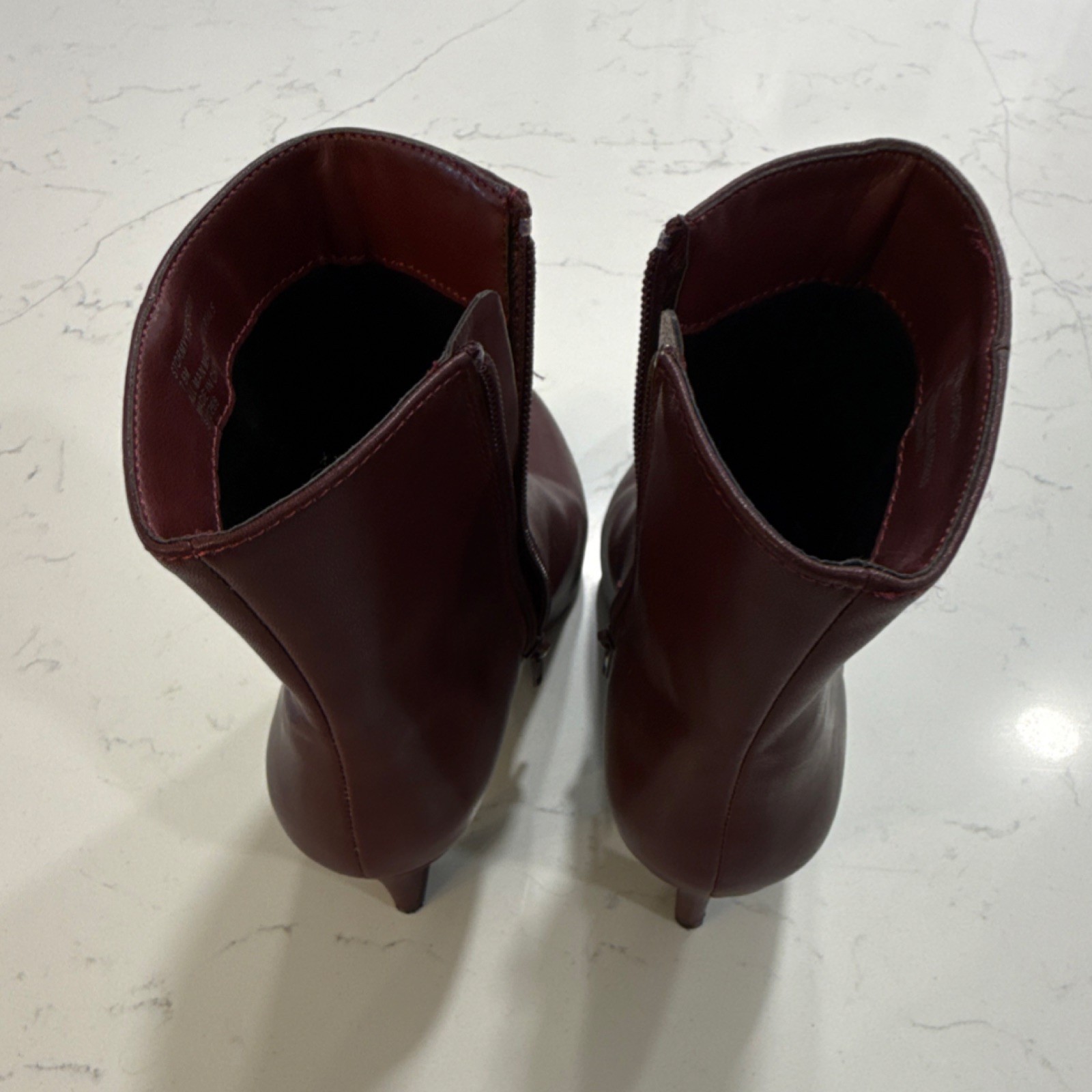 STORMYY/ISTOR03J1 Burgundy Pointed Toe Zip Ankle Bootie 7.5M Man Made Materials