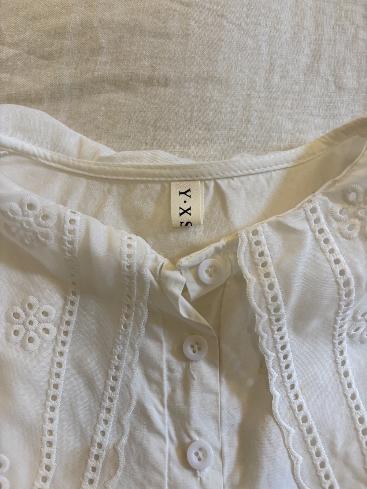 Y·X·S White Eyelet Lace Statement Collar Blouse – Small – Cottagecore STAIN