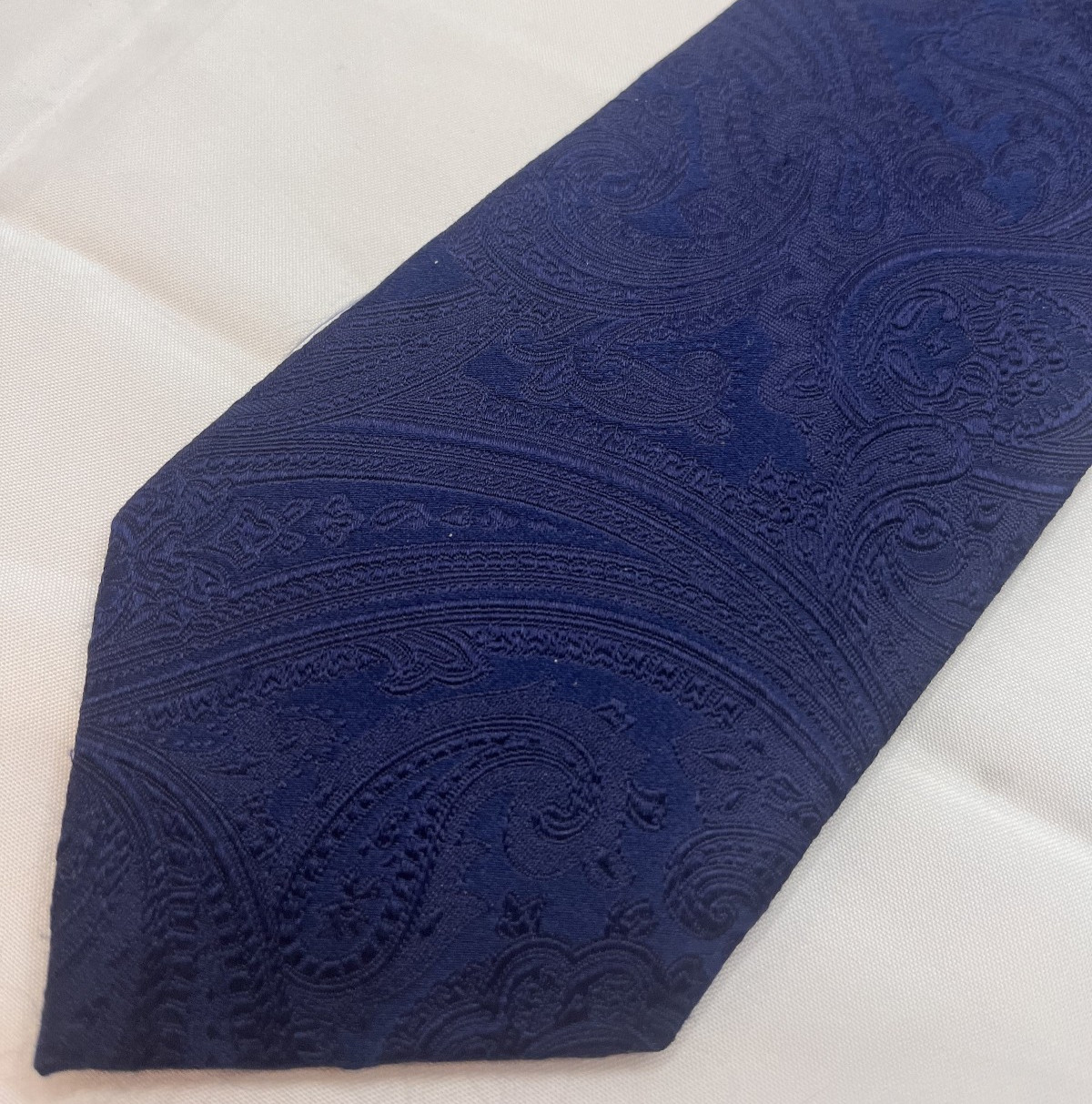 Michael Kors Men’s Navy Blue Paisley 100% Silk Neck Tie Woven Classic Jacquard