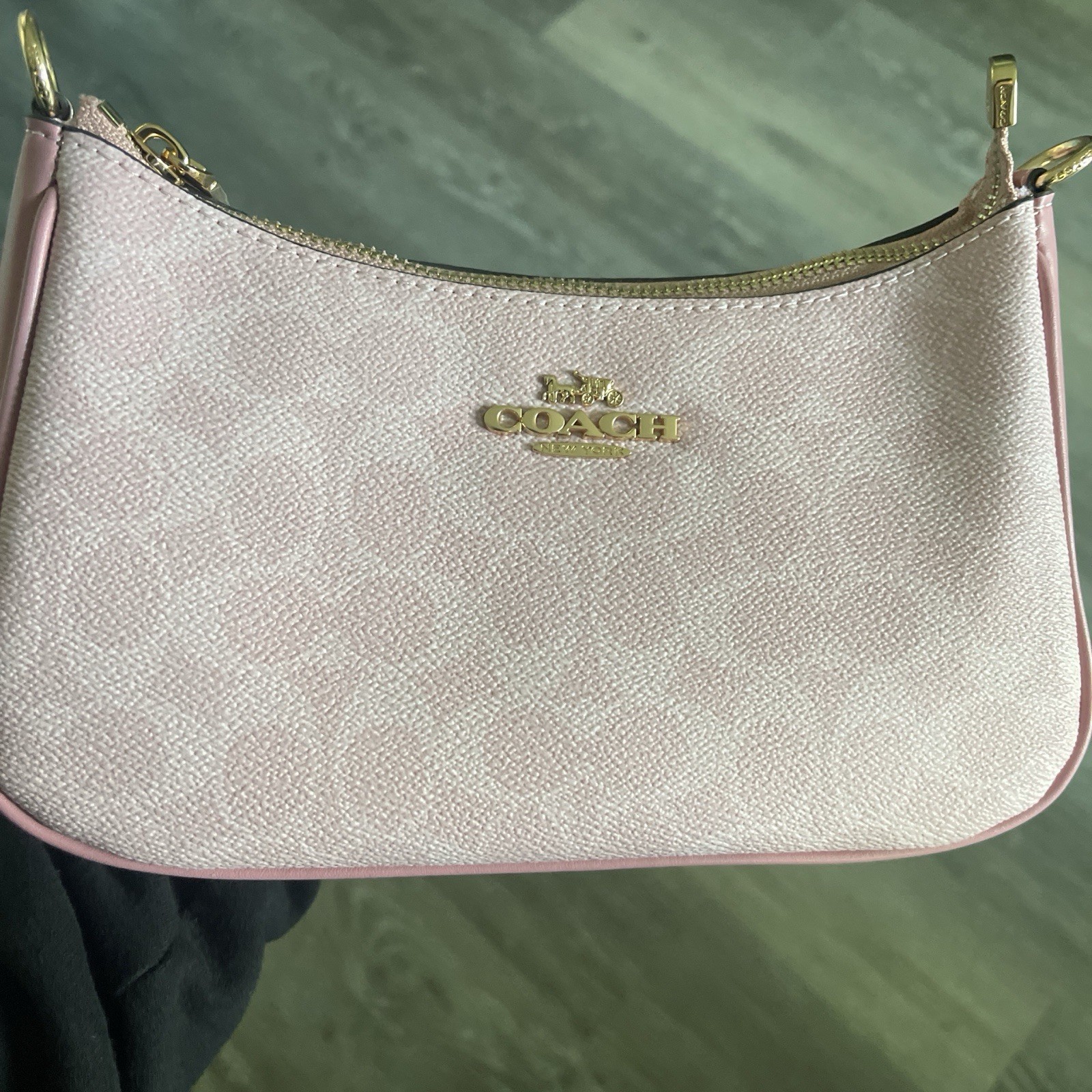 Coach Pink Shoulder Bag Gold Hardware Logo Accents Zip Closure Women’s Designer