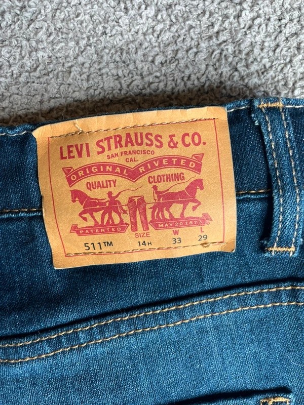 Levi’s Size: 14 Reg (Waist 27” / Inseam 29”)