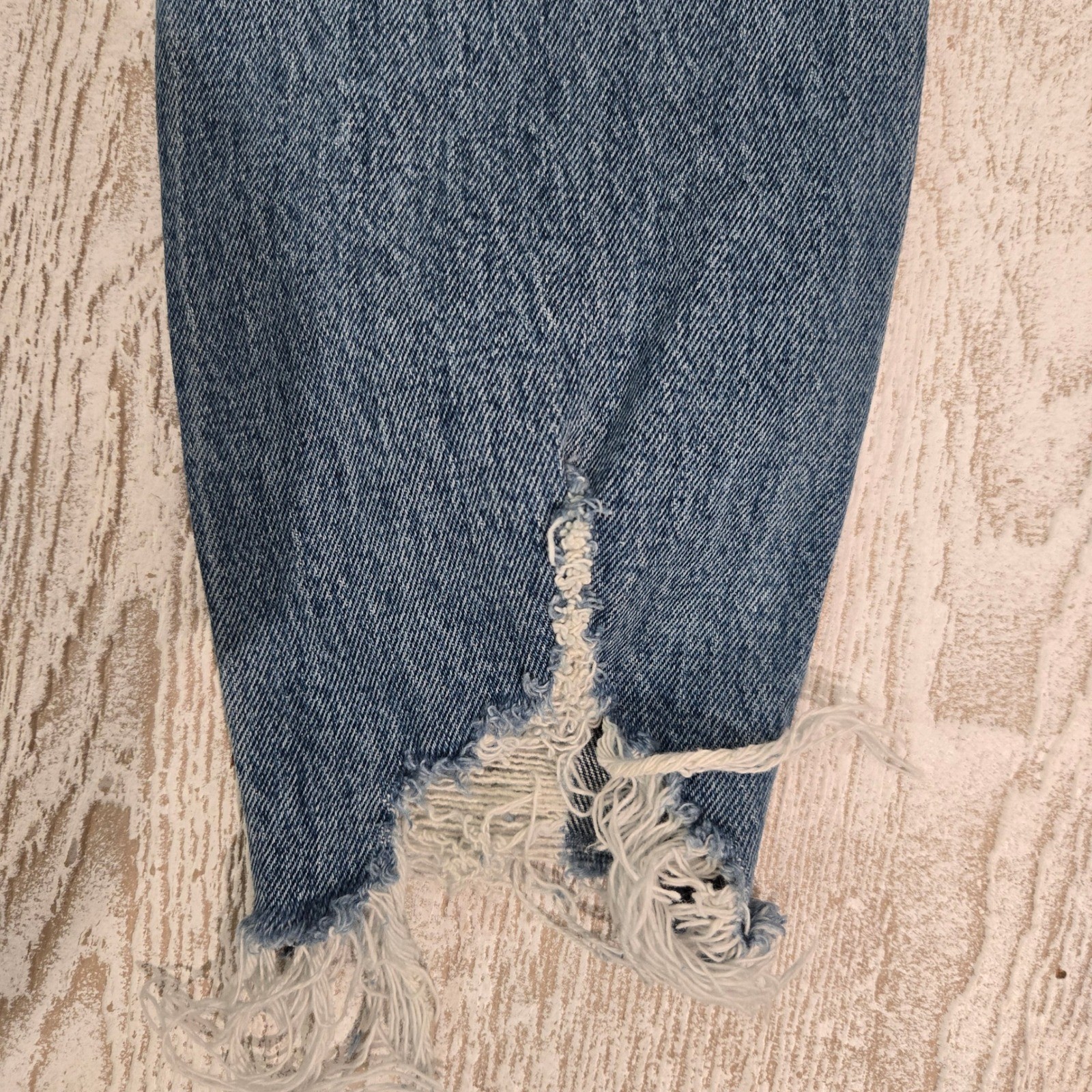 Abercrombie & Fitch The Skinny High Rise Distressed Jeans Medium Wash Raw Hem 6