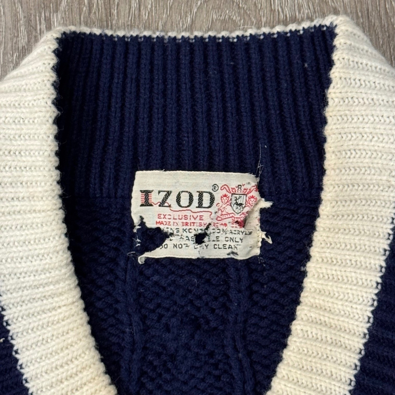 IZOD Lacoste Sweater Men L Navy Blue Cable Knit Varsity V-Neck Vintage Pullover