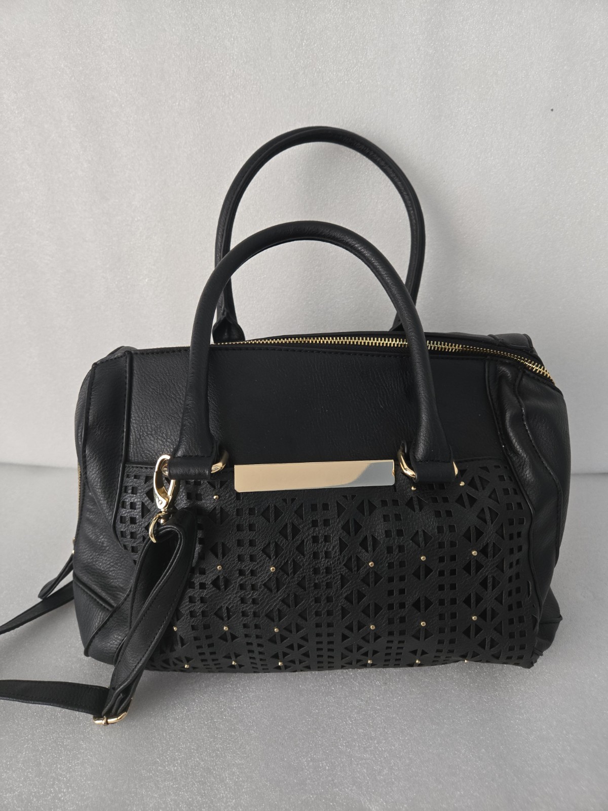 Apt. 9 Black Shoulder Bag Zipper Golden Accents Adjustable Strap Outer Pockets