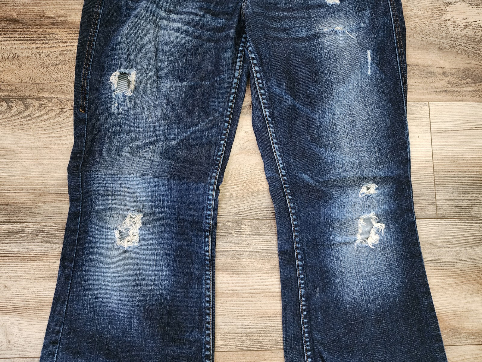 Silver Jeans Eden Flare Womens Jeans | Dark Wash Distressed | sz 31/33