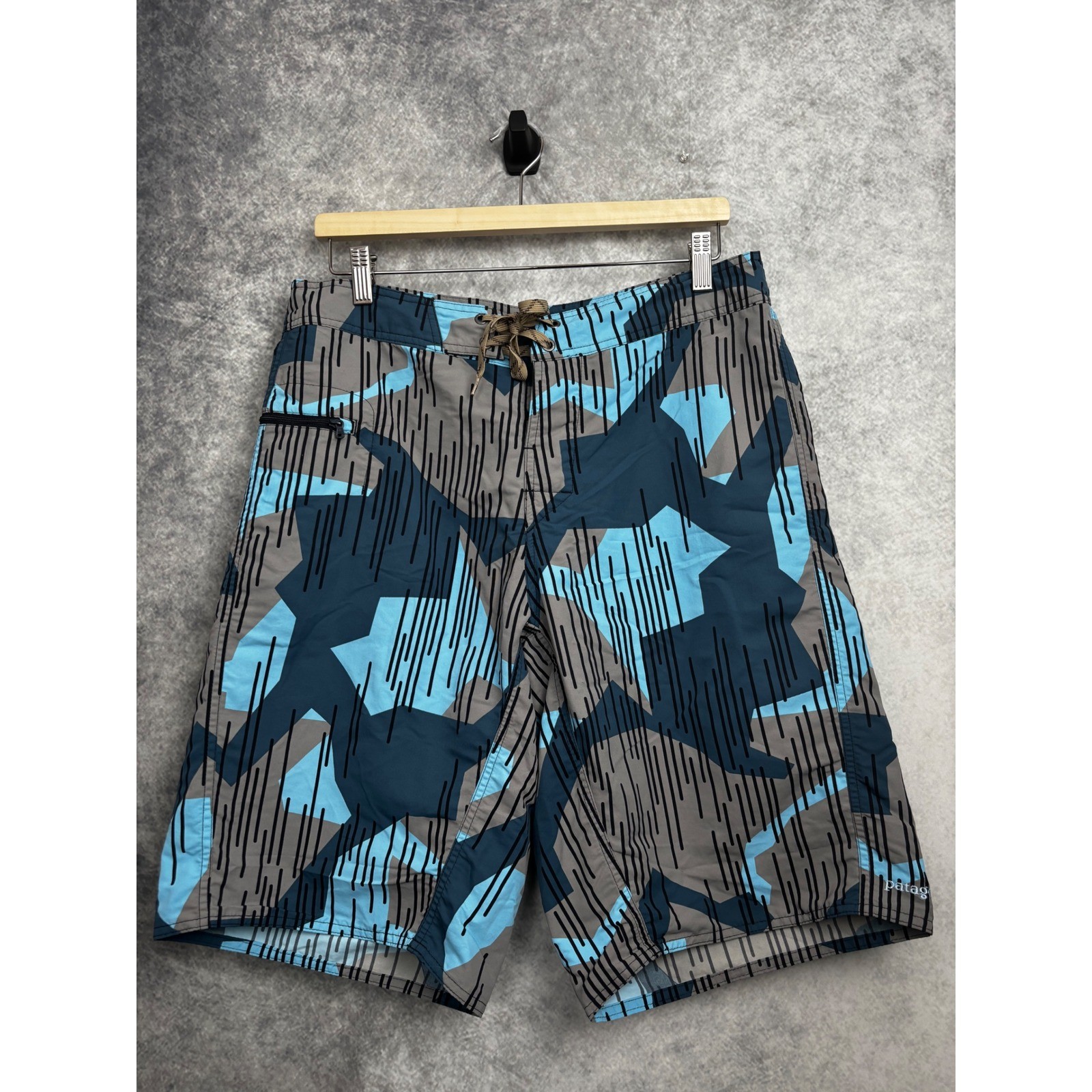 Patagonia Men’s Twenty-Three’s Wavefarer Board Shorts in Land Quilt Sky Size 32