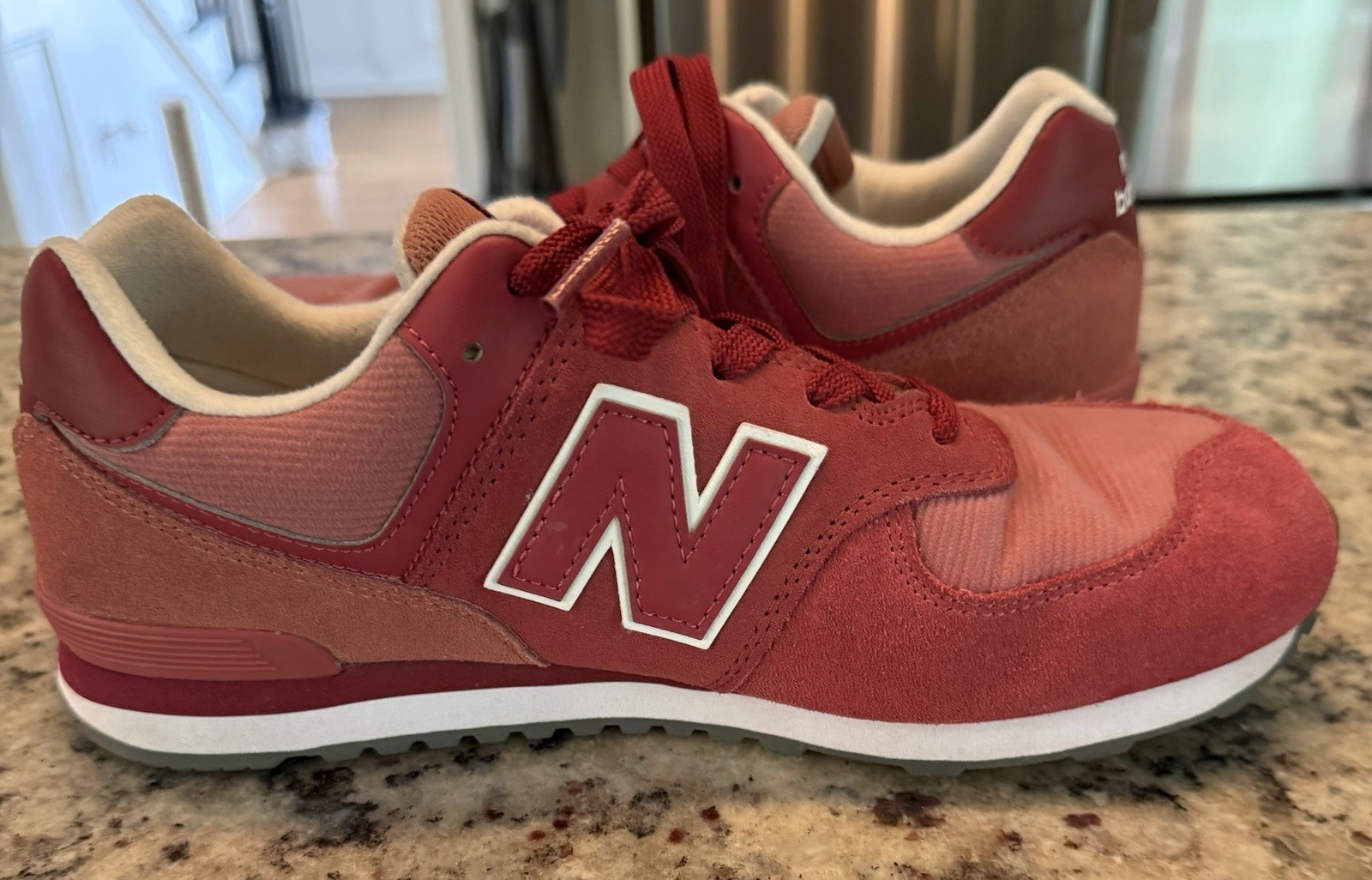 New Balance 574 GC574WT1 Pink Red Sneakers Boys 7 Women’s 8.5 Pre-Owned