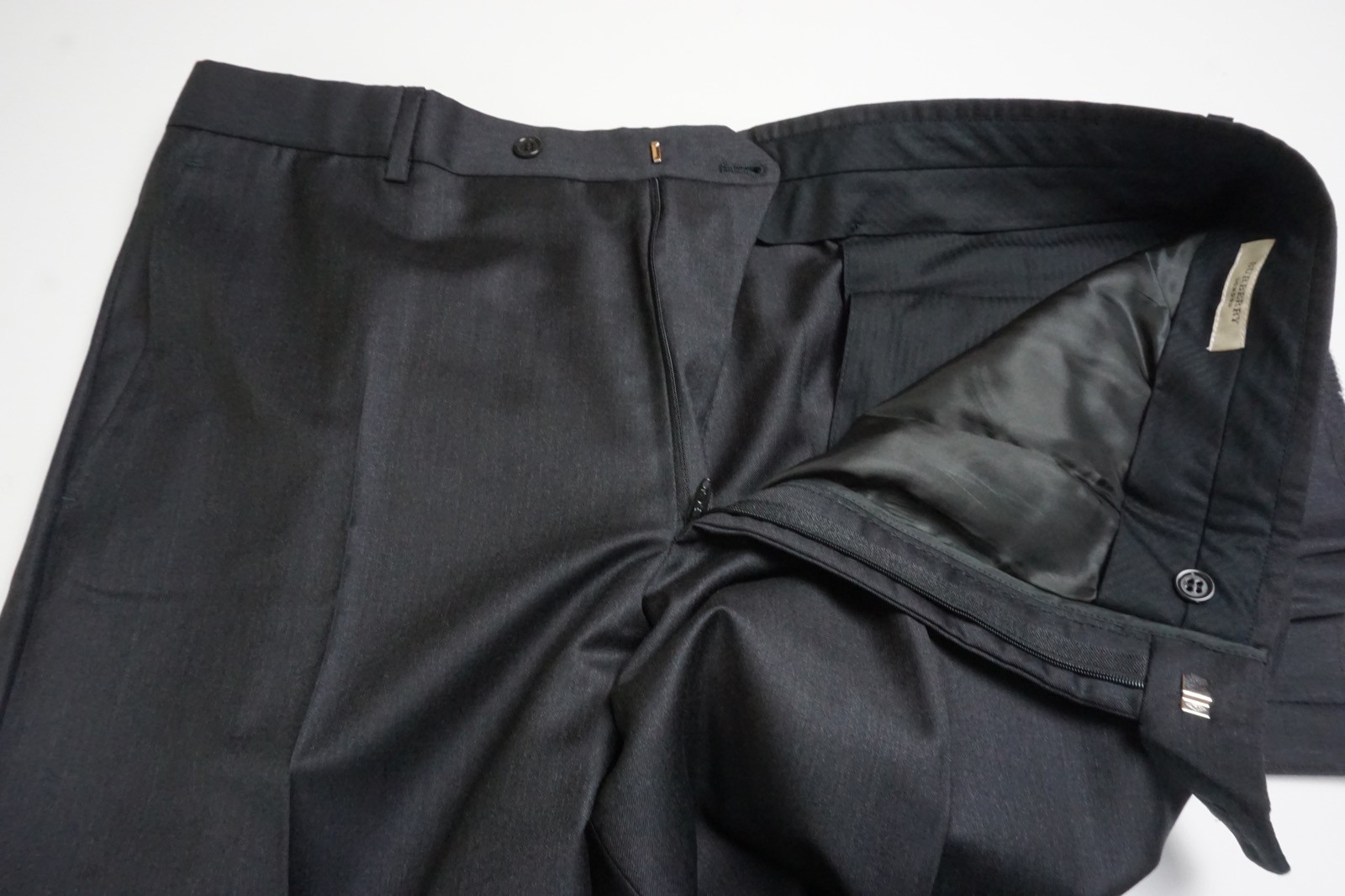 Burberry London Charcoal S150s Wool 2 Pc Suit Jacket Pants Sz 46R NEW