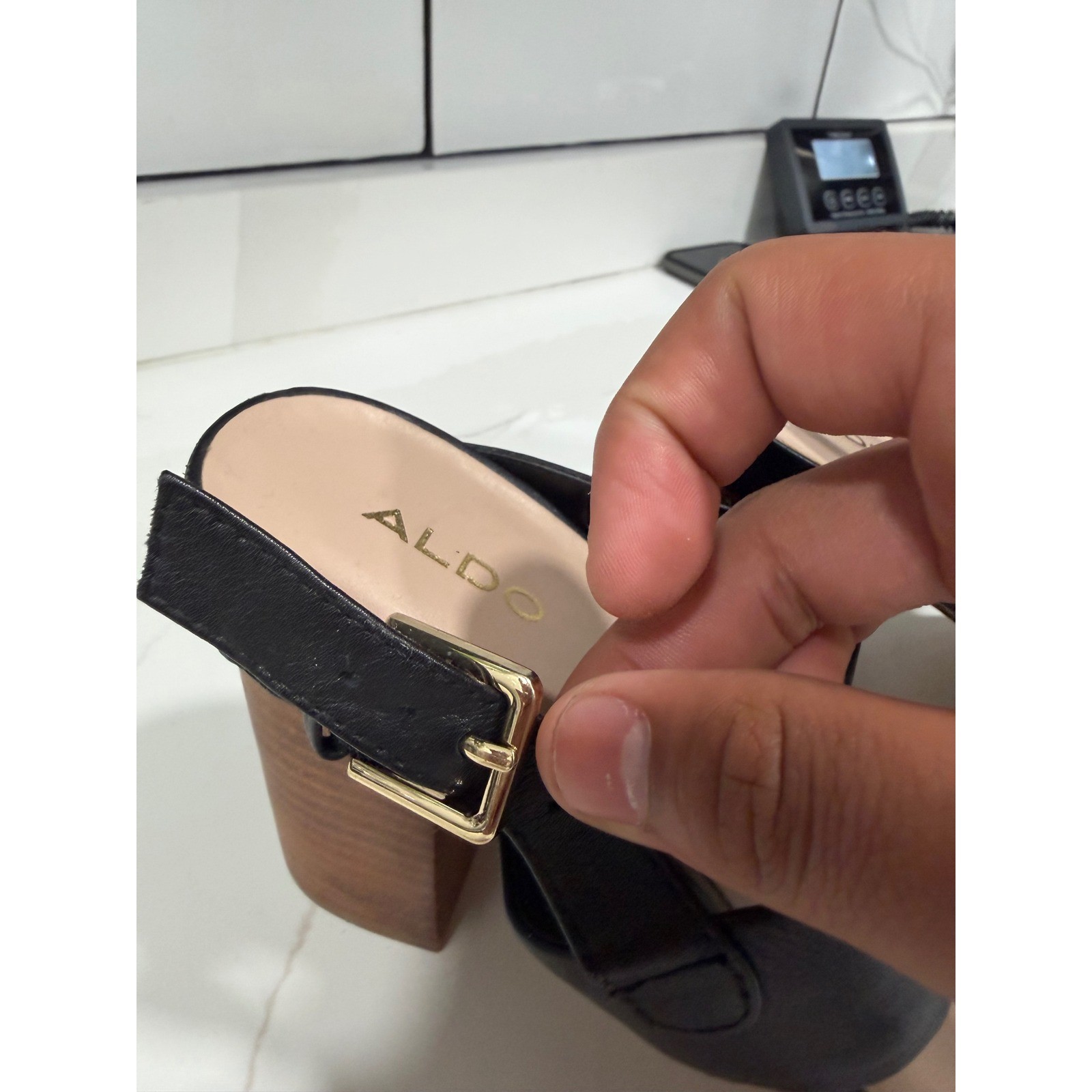 Aldo Womens Black Leather Block Heel Ankle Strap Sandals Gold Buckle Size 9