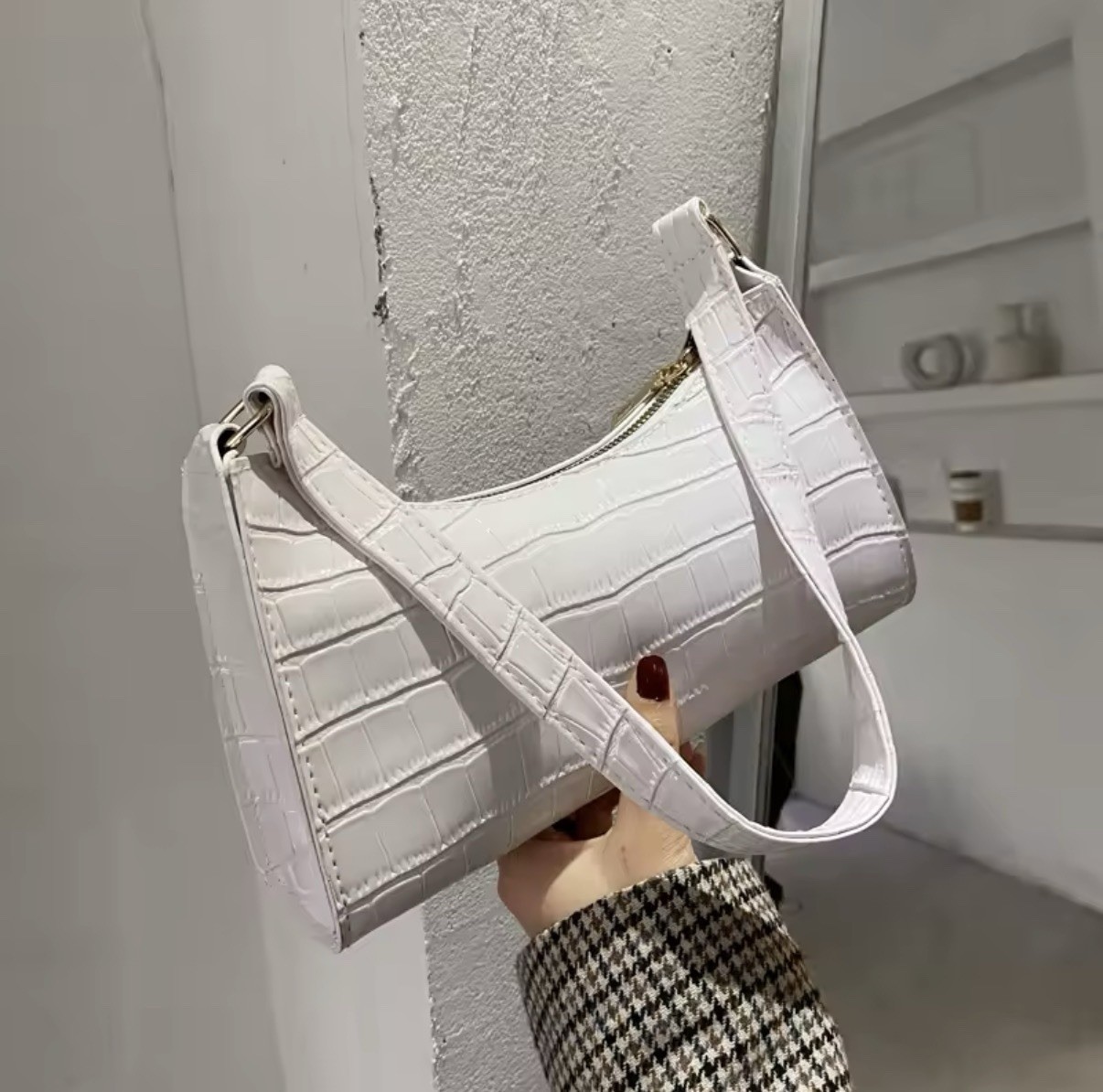 White Crocodile Embossed Shoulder Bag Gold Hardware Zip Closure Classic Style