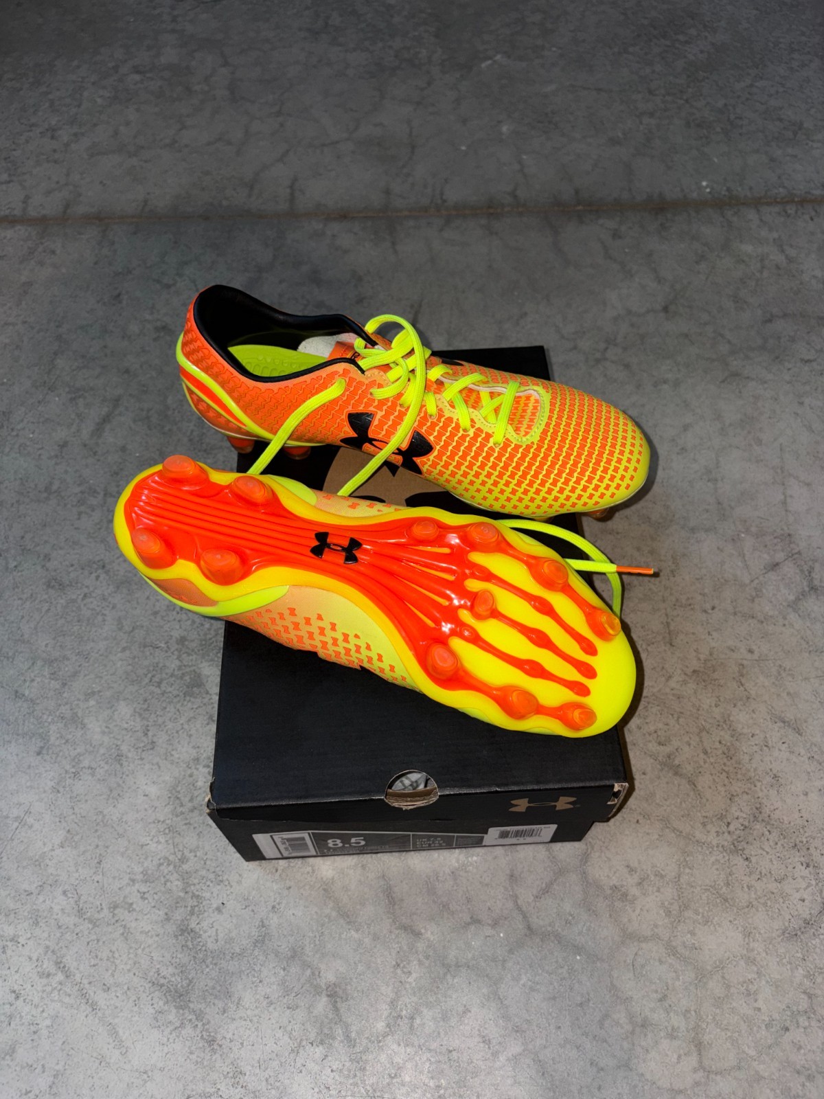 Under Armour Cleat- Men’s 8.5 ClutchFit Force FG (Neon Yellow/Orange)