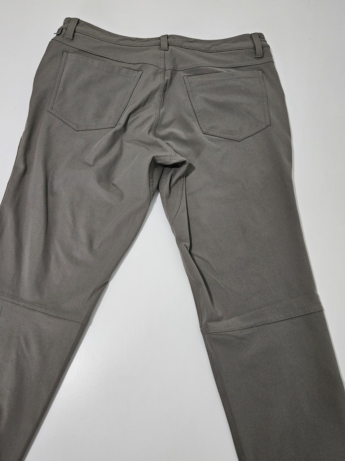 Lululemon ABC Pants Lightweight Mens 31 x 34 Silver Hidden Pocket LM5593S Golf