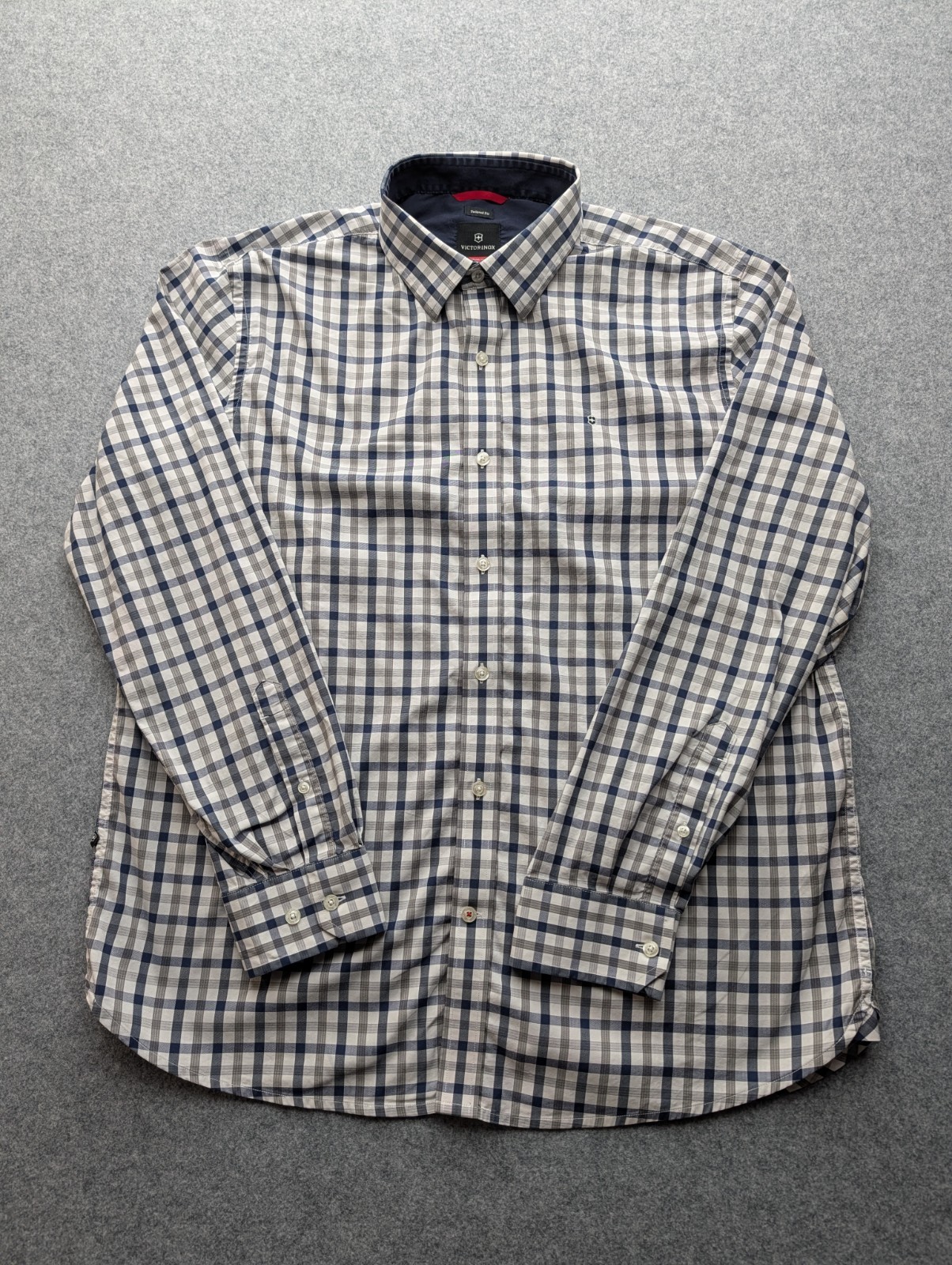 Victorinox Men’s Shirt XL Gray Blue Plaid Button-up Long Sleeve Tailored Fit
