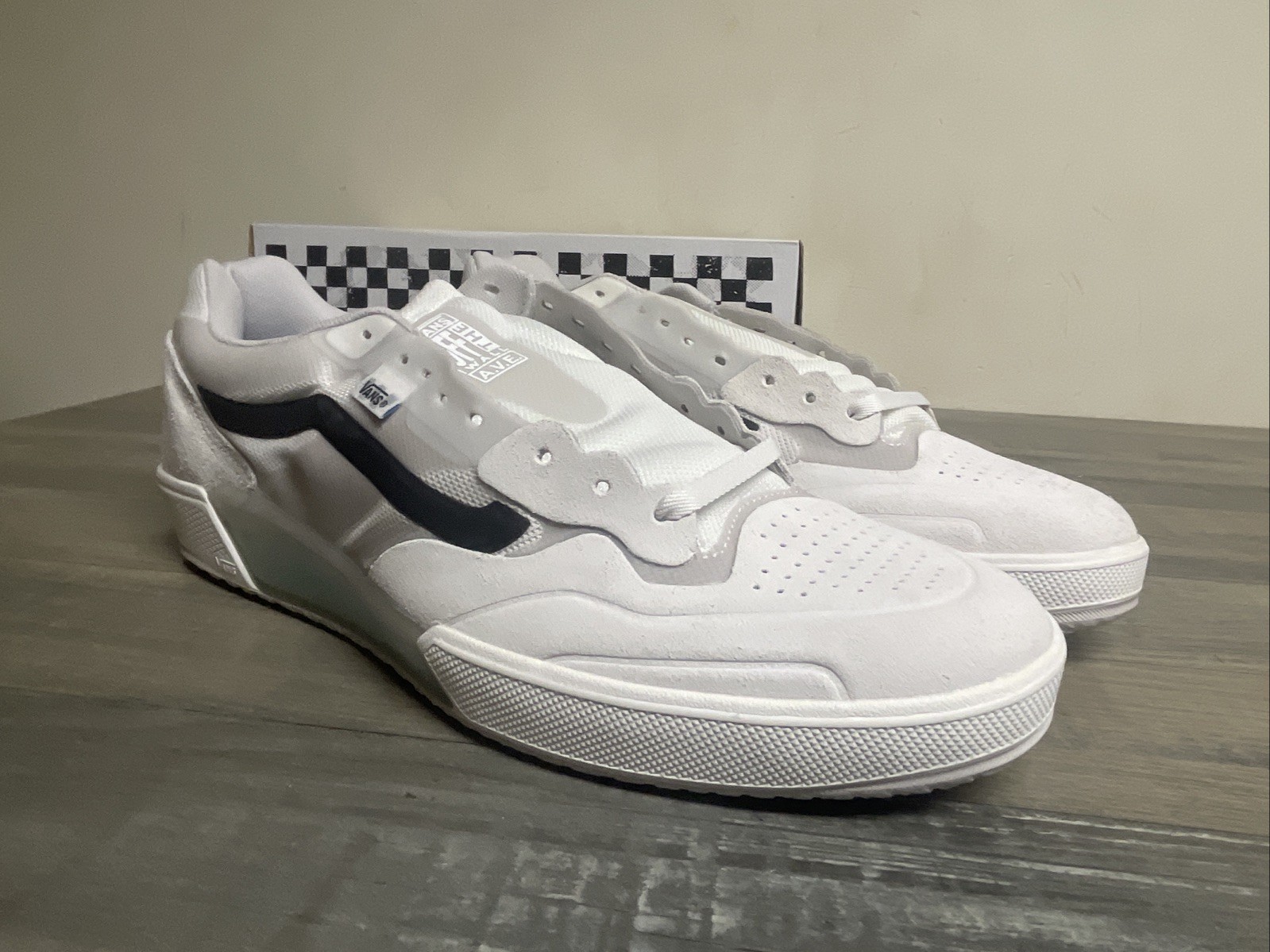 Vans AVE 2.0 White/Black/Blue Skateboarding Skate Shoes Sneakers Men’s Size 12