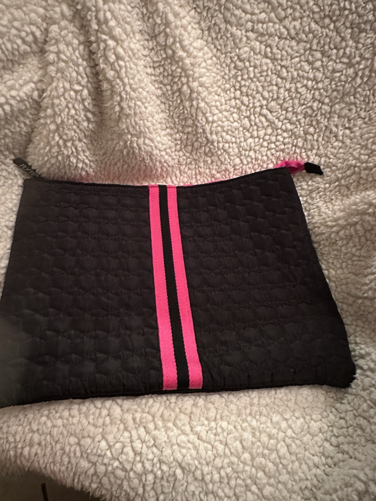 FLYTE Quilted Computer Bag Black Pink Lining Zipper 14 1/4 in x 11 in