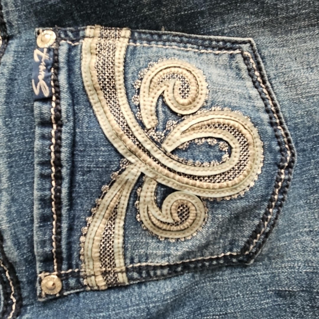 Seven7 Jeans Women’s Size 14 (32×26) Blue Slim Boot Embroidered Pockets
