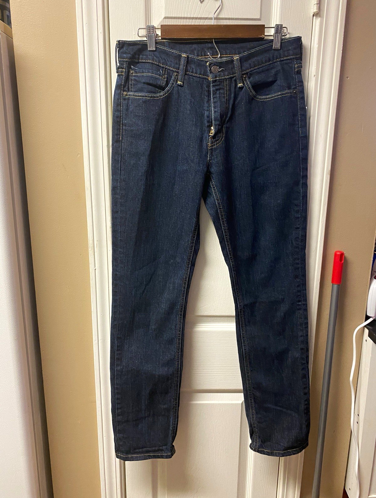 Levi’s Men’s Blue Dark Wash Denim Jeans Athletic Fit Tapered 5-Pocket Zip