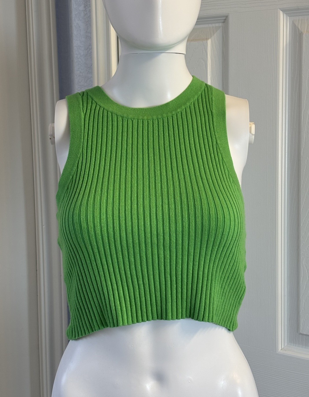 H&M Divided Green Ribbed Crop Tank Top Women’s Sz Medium Sleeveless Stretch Knit