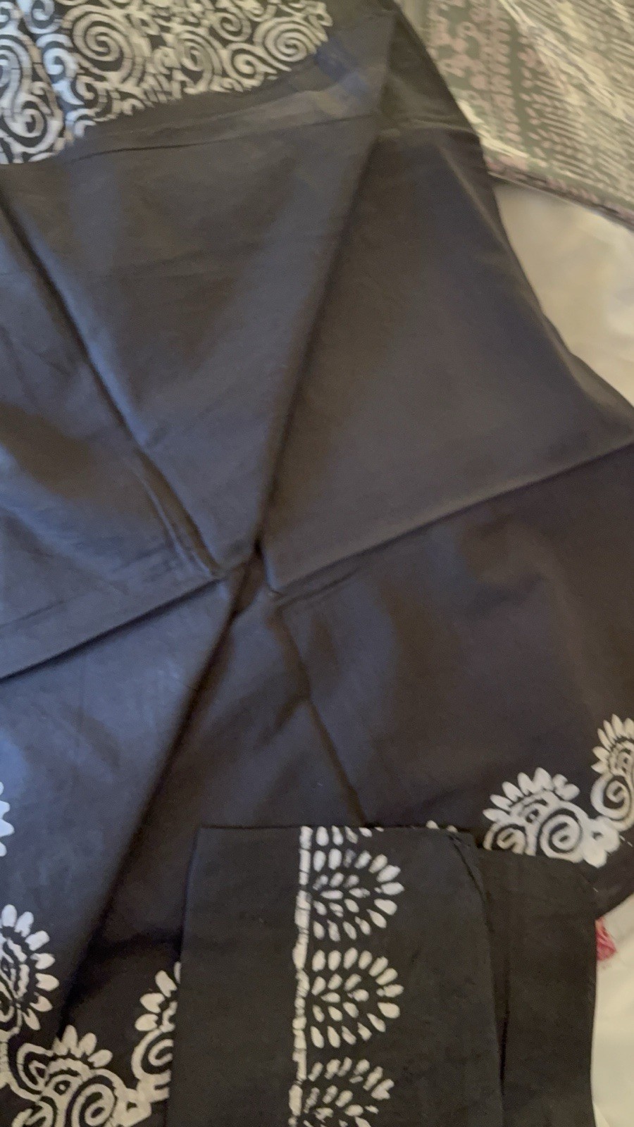 NEW 🆕, Cotton BATIK SAREE. ( Item#L2736 ) including blouse piece.