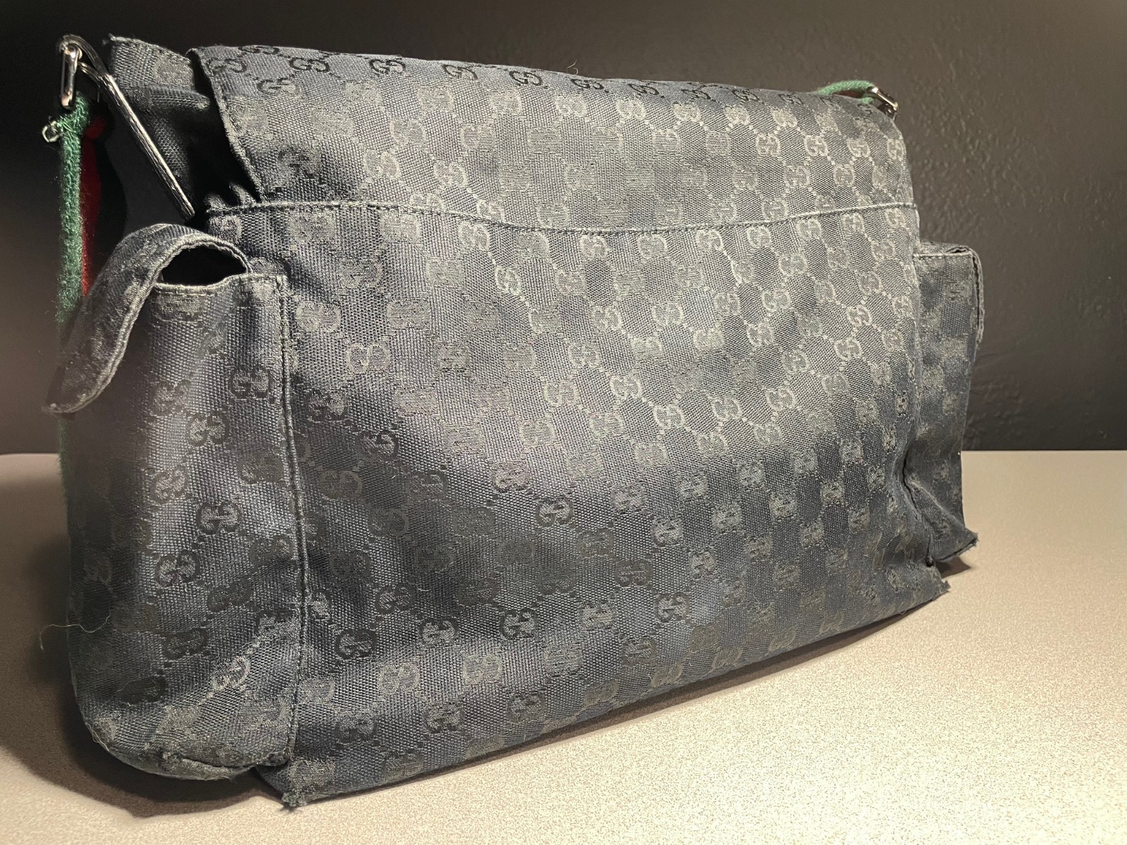 gucci GG monogram jacquard canvas diaper bag red/green strap BLACK