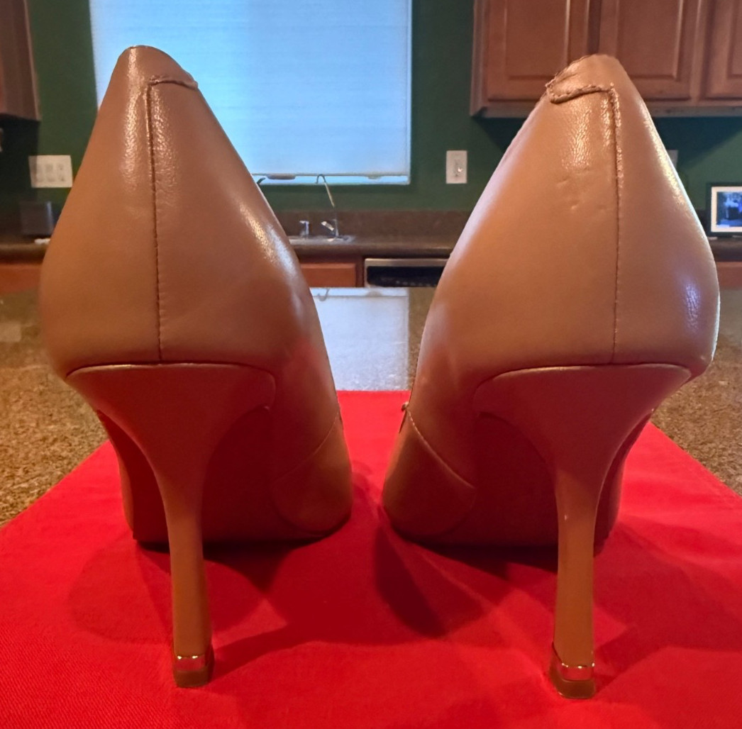 New Kenneth Cole Nude Pump with Crystal Toe Size 8.5