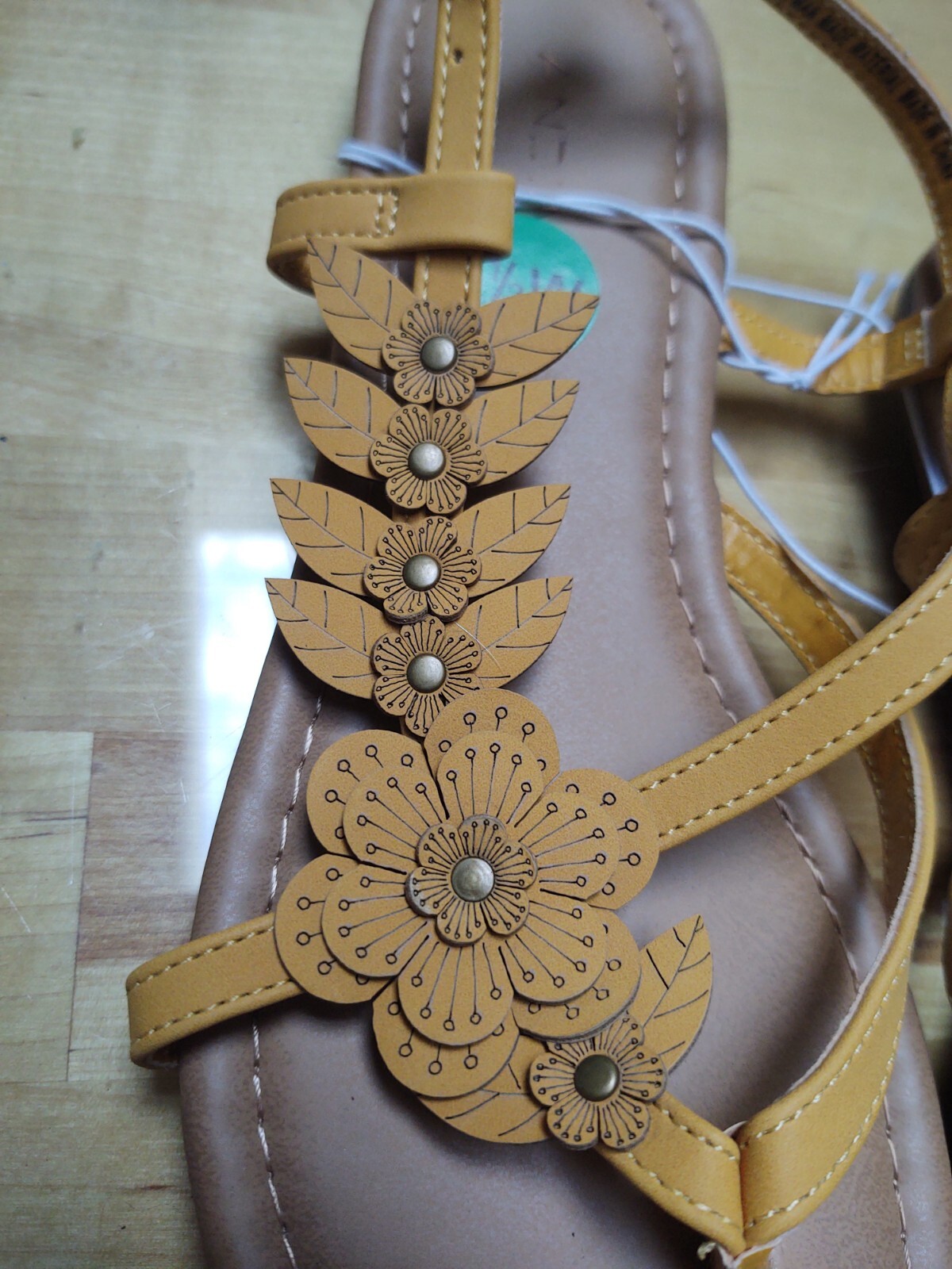 New Yellow/Beige Flat Flower Sandals size 7.5 W Cute Ready to Wear! ANDIAMO