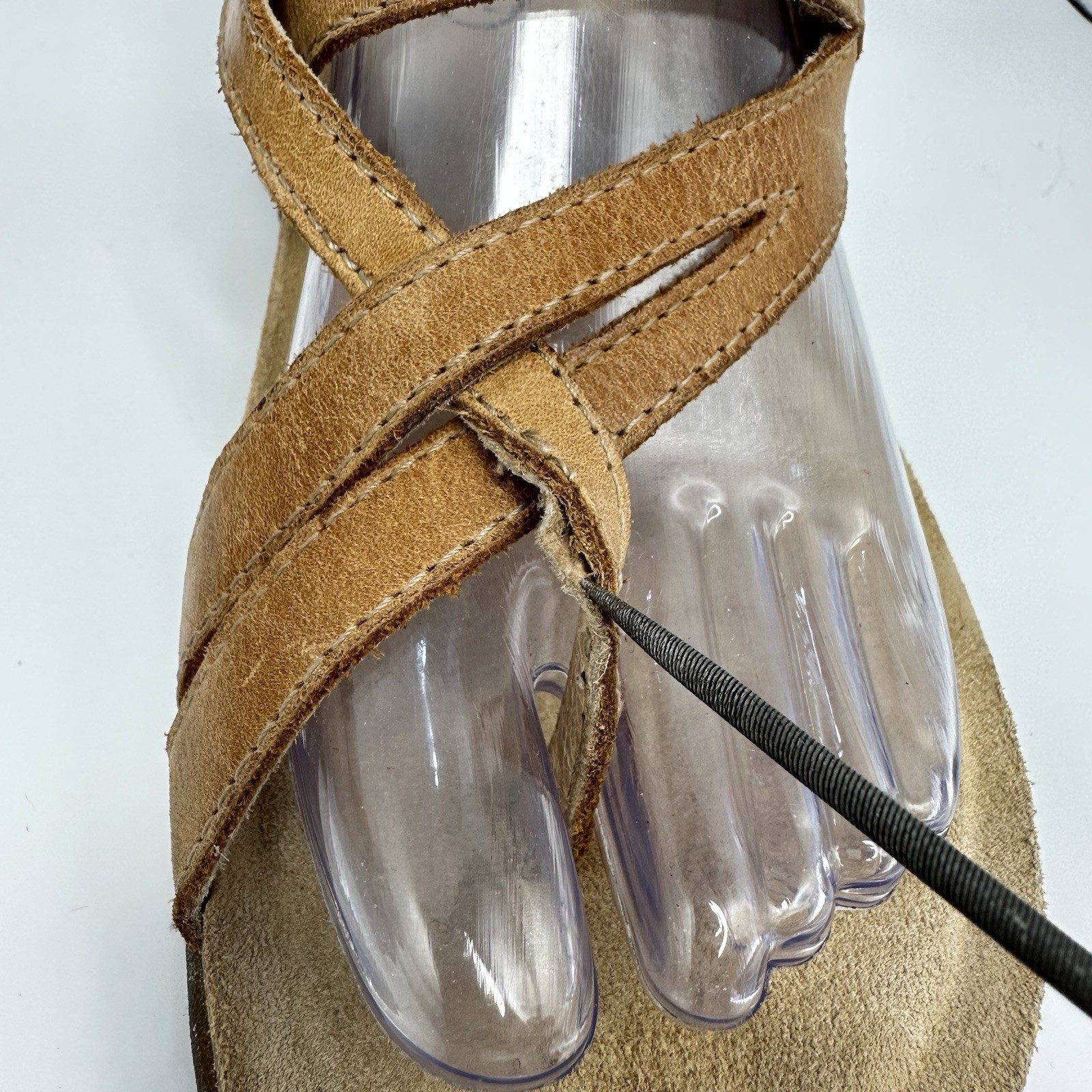 Taos Perfect Women 10 Tan Leather Strappy Toe Loop Adjustable Sandal
