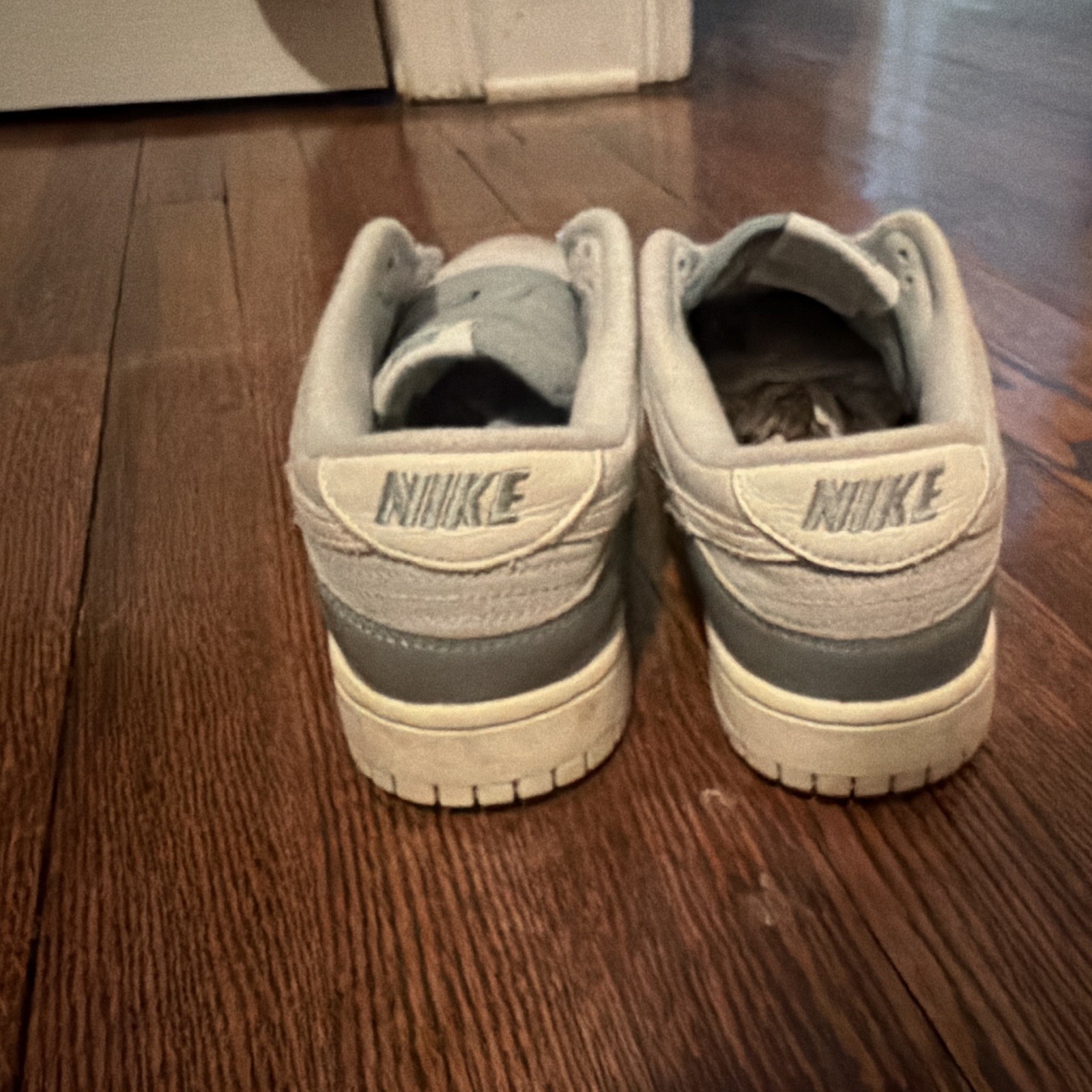 Nike Men’s Low dunks mocha green Pre-owned laces are included the shoes no box