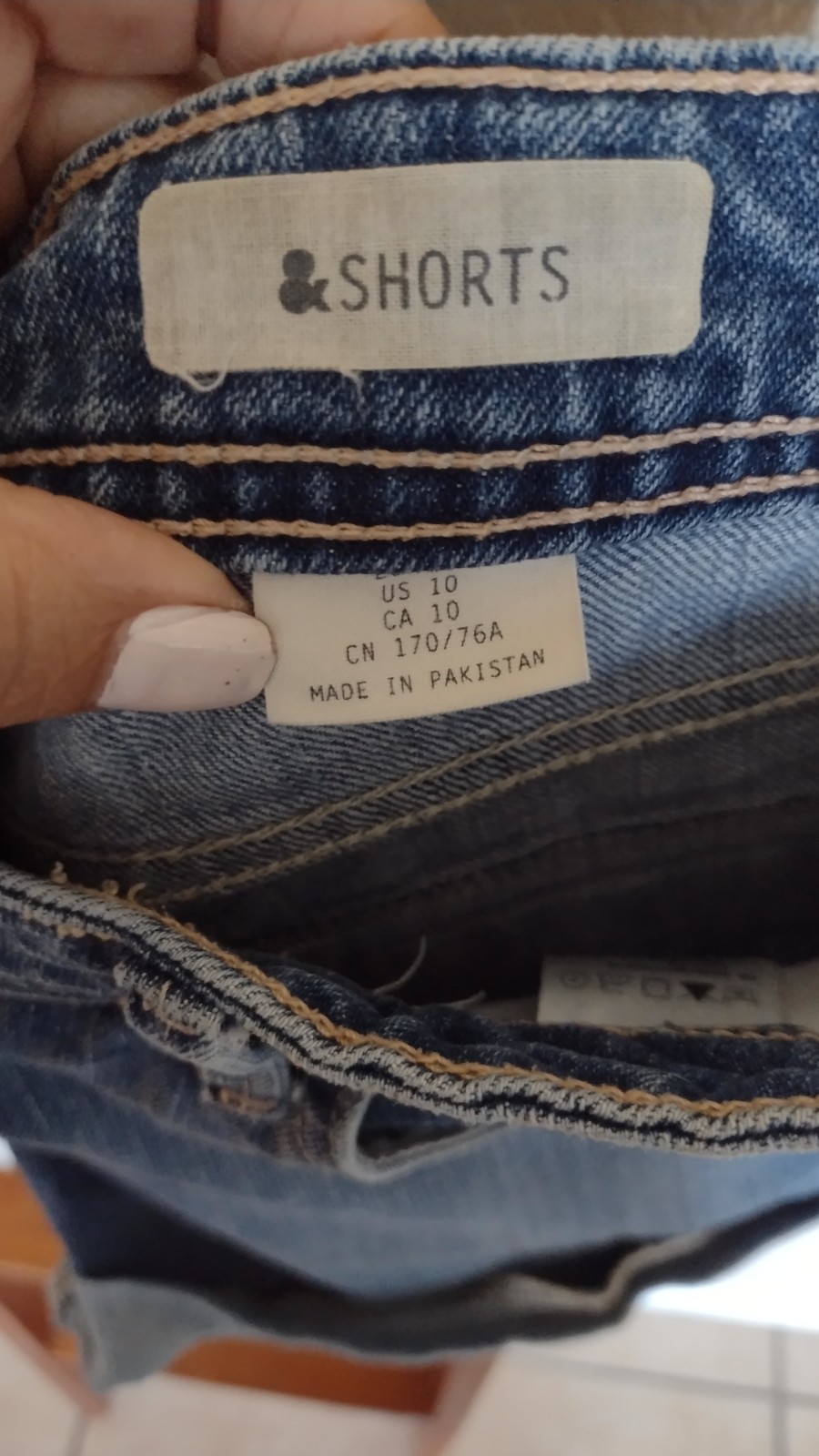 H &M SHORTS Women’s Blue Denim Shorts Mid Rise Cuffed 5-Pocket Button Size 10