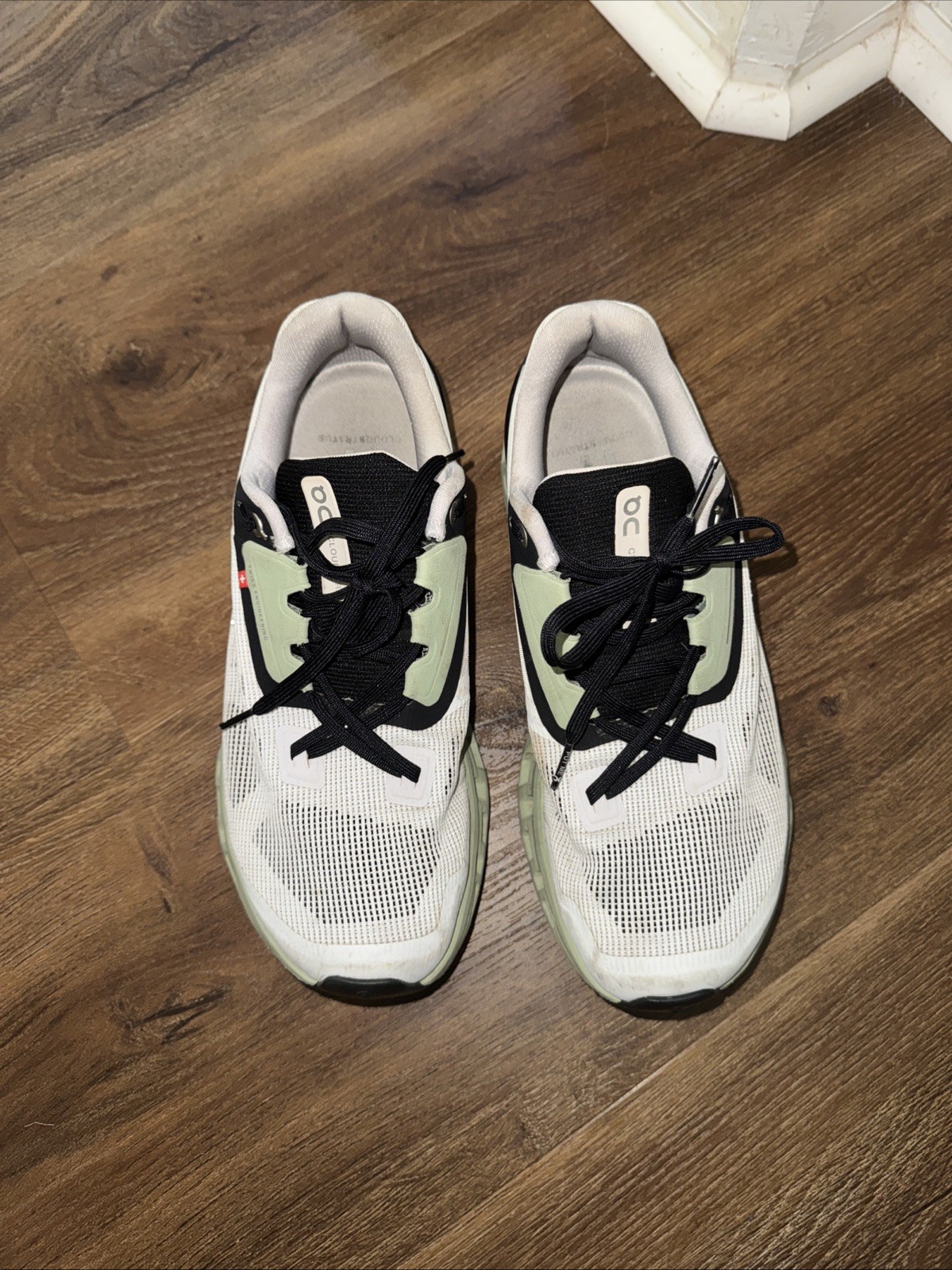 ON Cloudstratus Womens Size 9 White Black Green