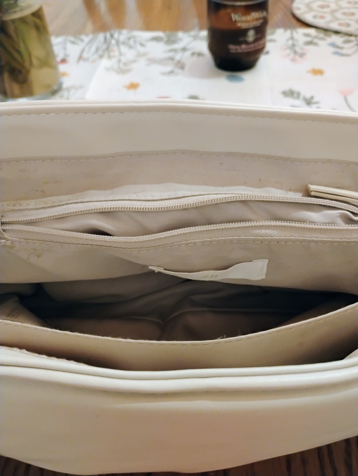 H&M QUILTED SHOULDER BAG! IN GREAT CONDITION! 😁