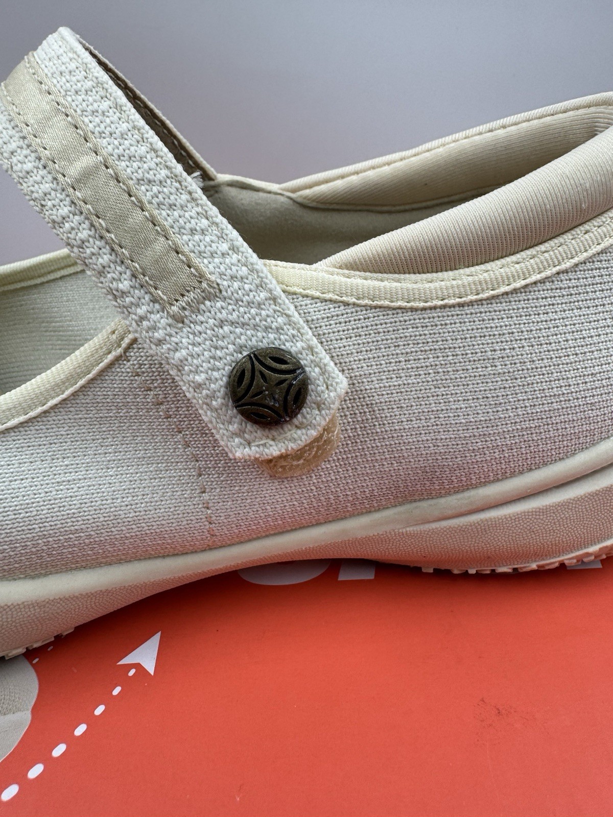Jsport Womens Shoes Beige Mary Jane Memory Foam Contoured Arch Lightweight 8