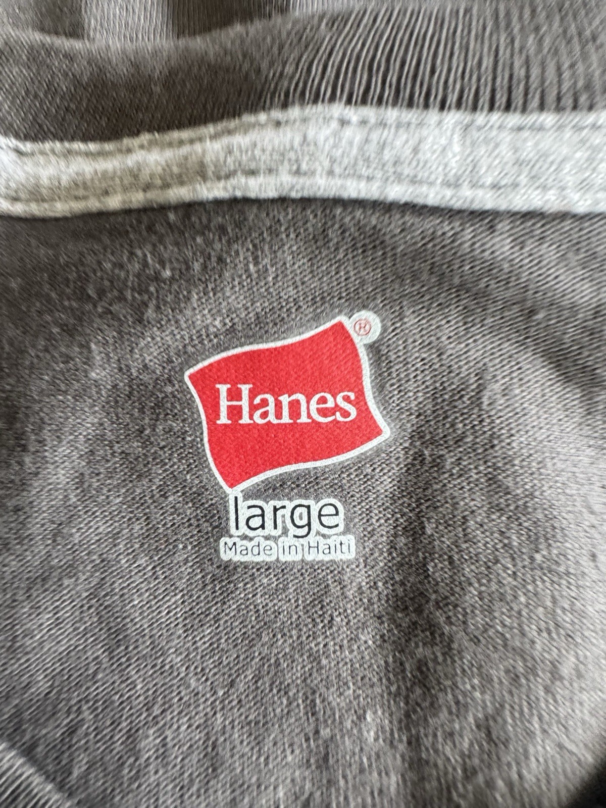 2 Hanes Men’s Pocket T-Shirt, Size L – Gray New Crewneck