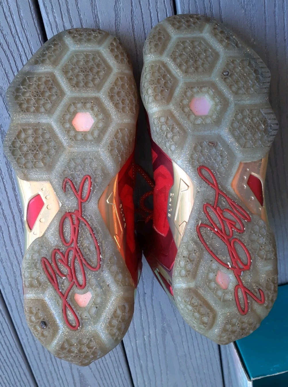 Nike LeBron XI Elite SE Championship University Red Metallic Gold Size 11