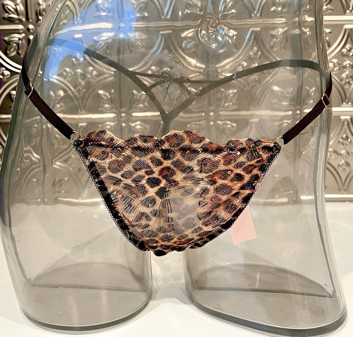 Victoria’s Secret Geo Leo Embroidery Sequin Shine V-String Panty Sz L NWT$29