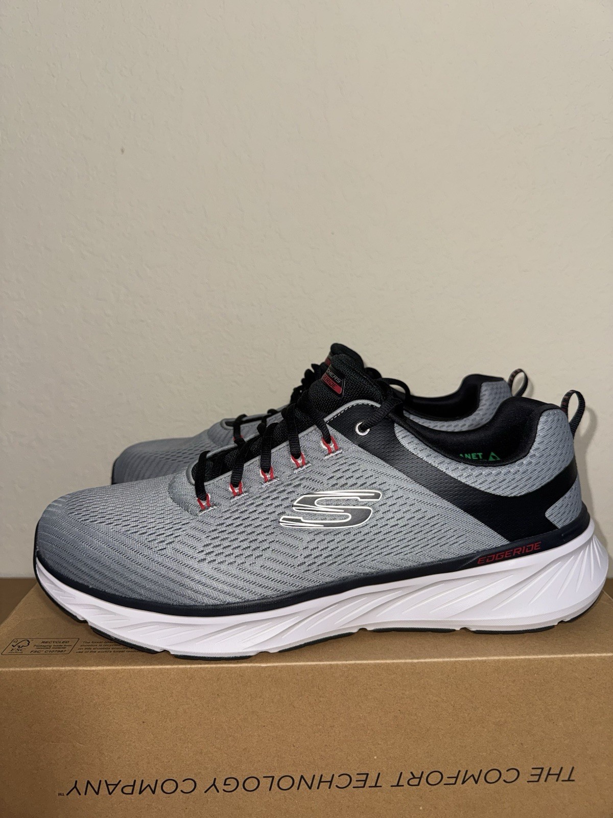 Skechers Men’s Relaxed Extra Wide Fit Edgeride Contention Sneakers Sz 16 NIB