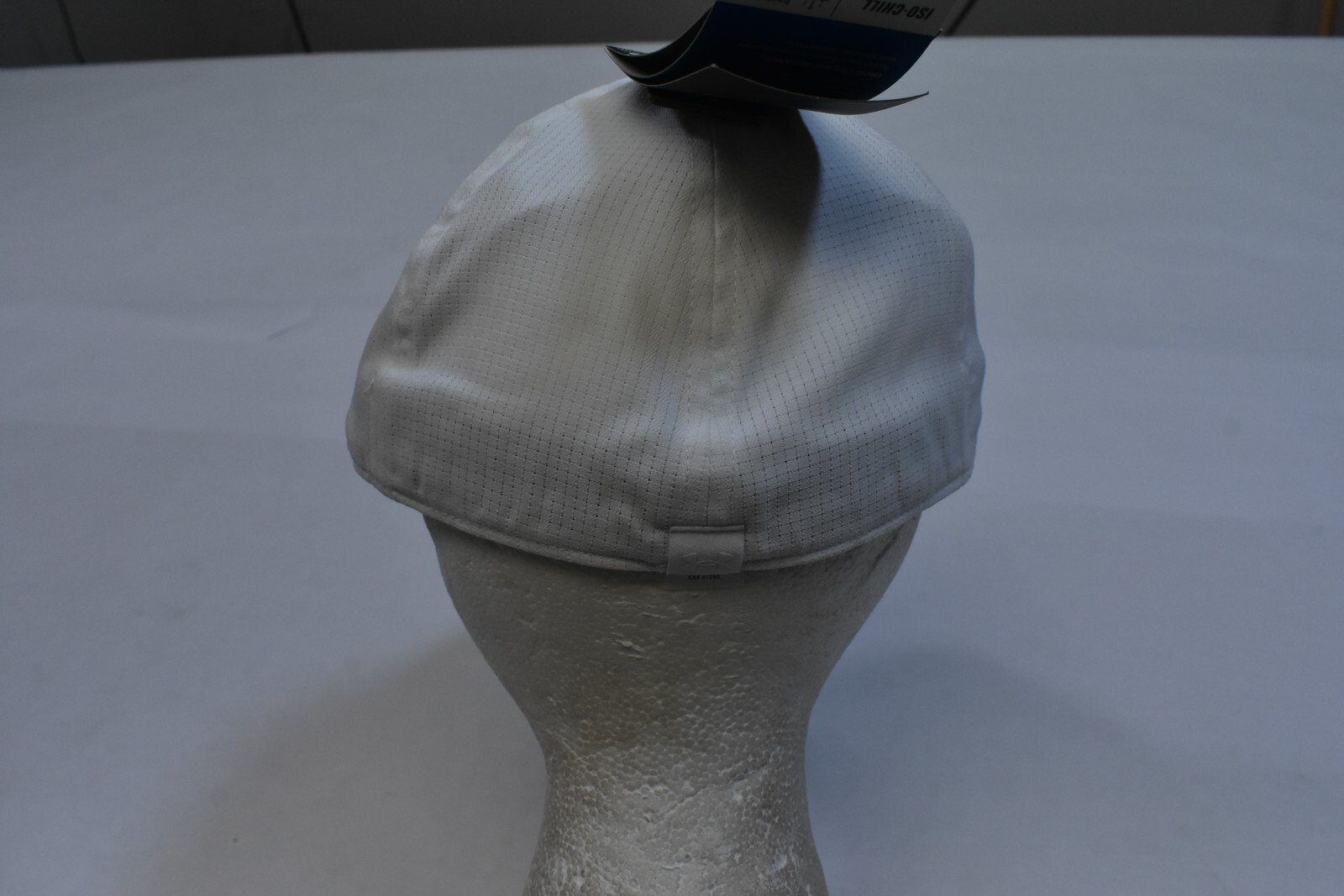 Under Armour UA Iso-Chill ArmourVent Stretch Fitted Baseball Cap White Adult M/L