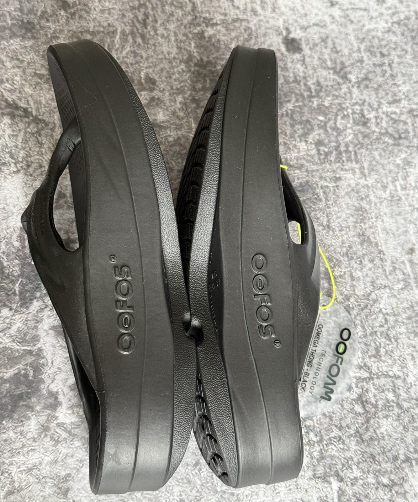 OOFOS Women’s OOmega Oolala Thong Sandal Black W6 EU37
