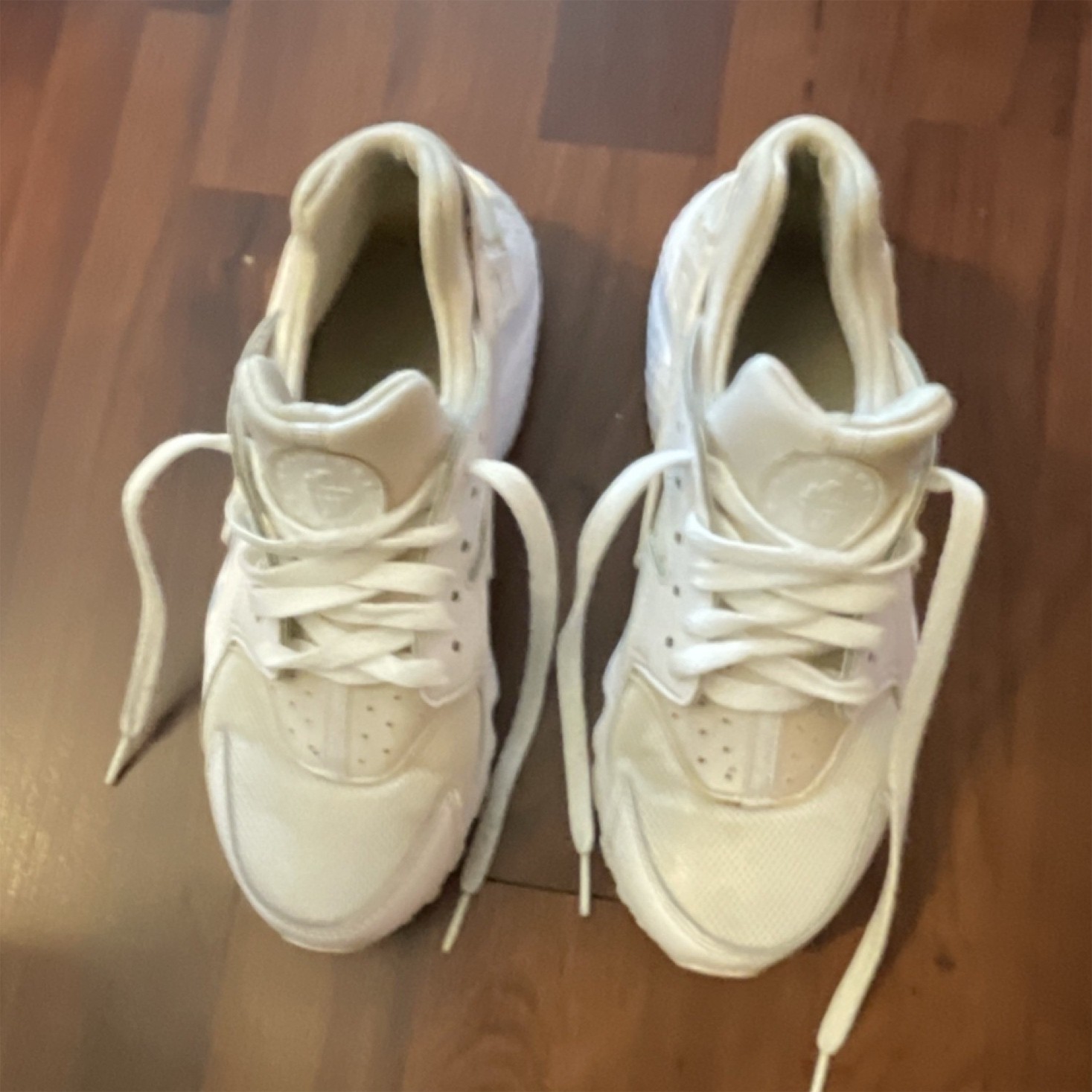 Nike Men’s White Nike Air Huarache Low Top Lace-Up Athletic Sneakers Solid