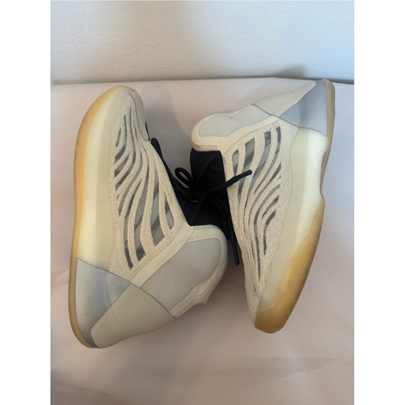 Adidas Yeezy Quantum ‘Mist Slate’ sneakers