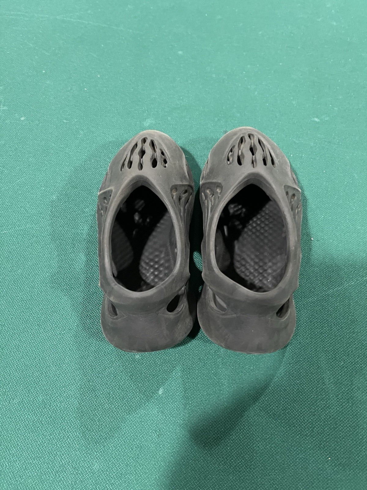 yeezy foam runner size 9 Kids Onyx