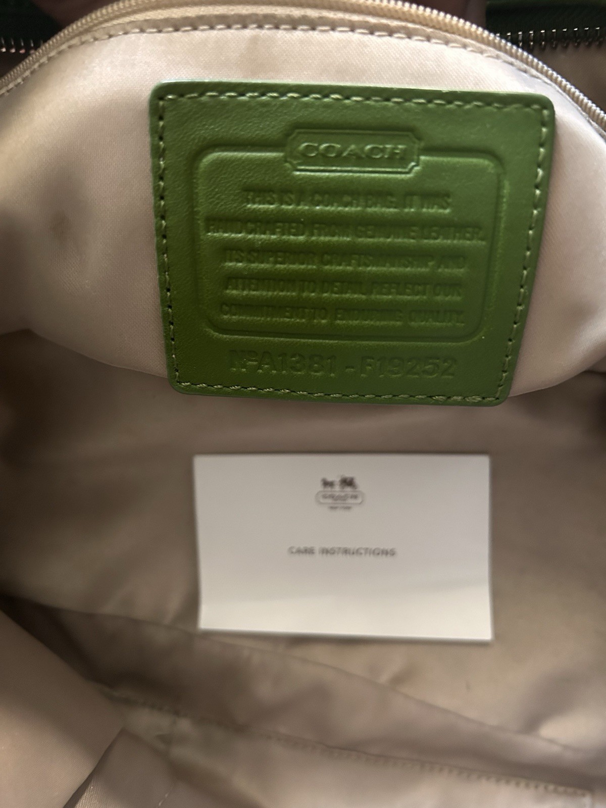 Coach MEDIUM F19252 Green Gallery Leather Zip Top Shoulder /Tote Bag