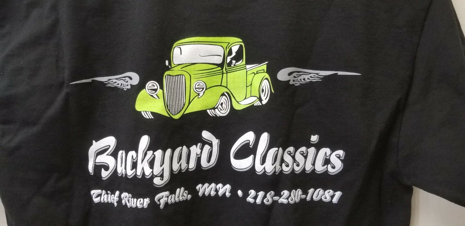 Backyard Classics Thief River Falls MN Men’s Medium M T-Shirt Hot Rod Old Truck