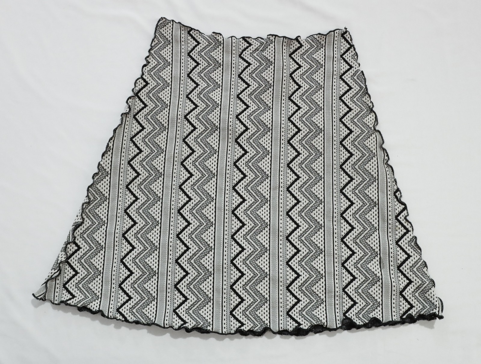 Haystacks Women’s Tribal Print Jacquard Knit Bias Skirt AC2 Beige/Black Medium