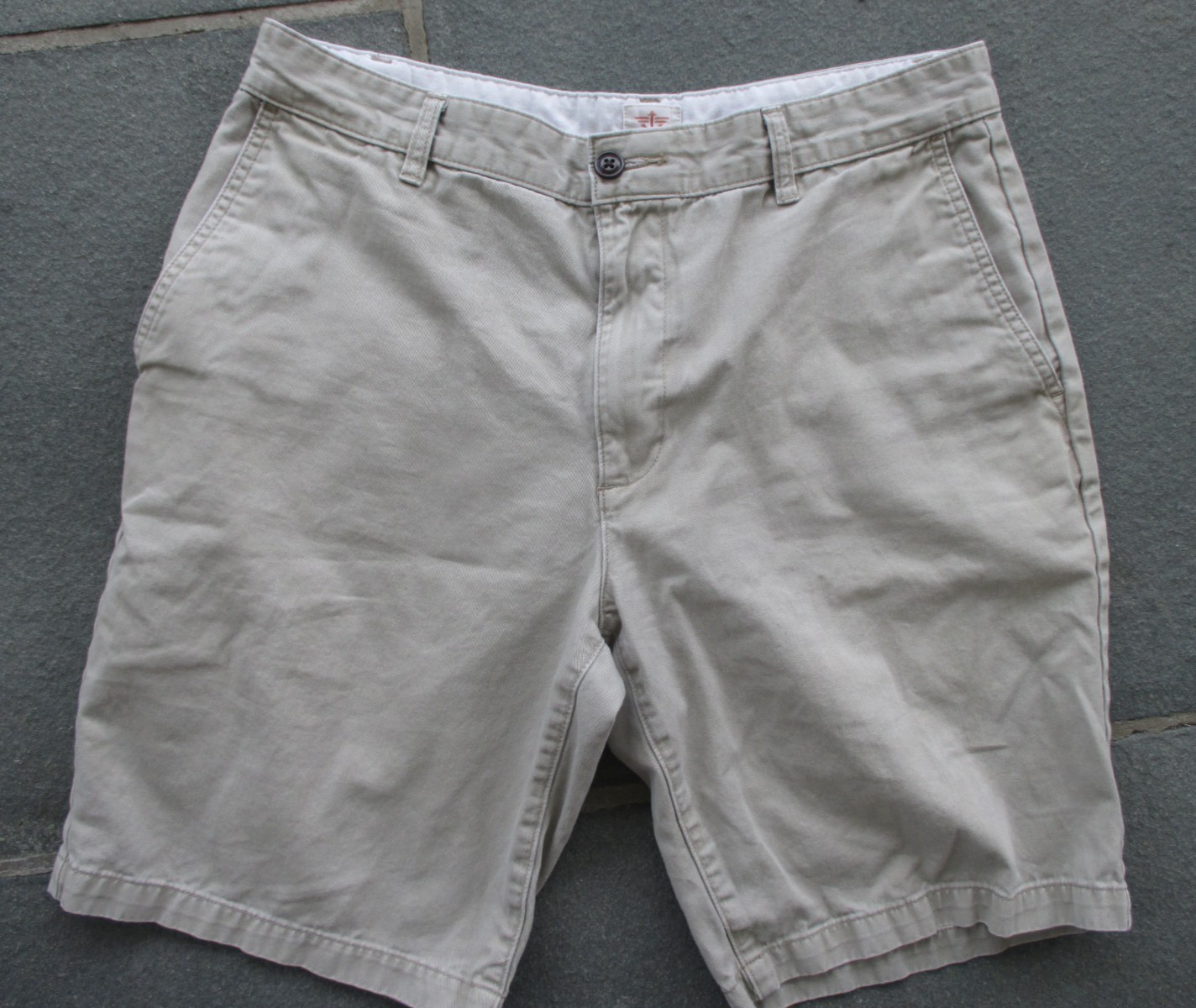 DOCKERS Men TAN Khaki CHINO Cotton SHORTS Cell Phone POCKET Club Resort 33