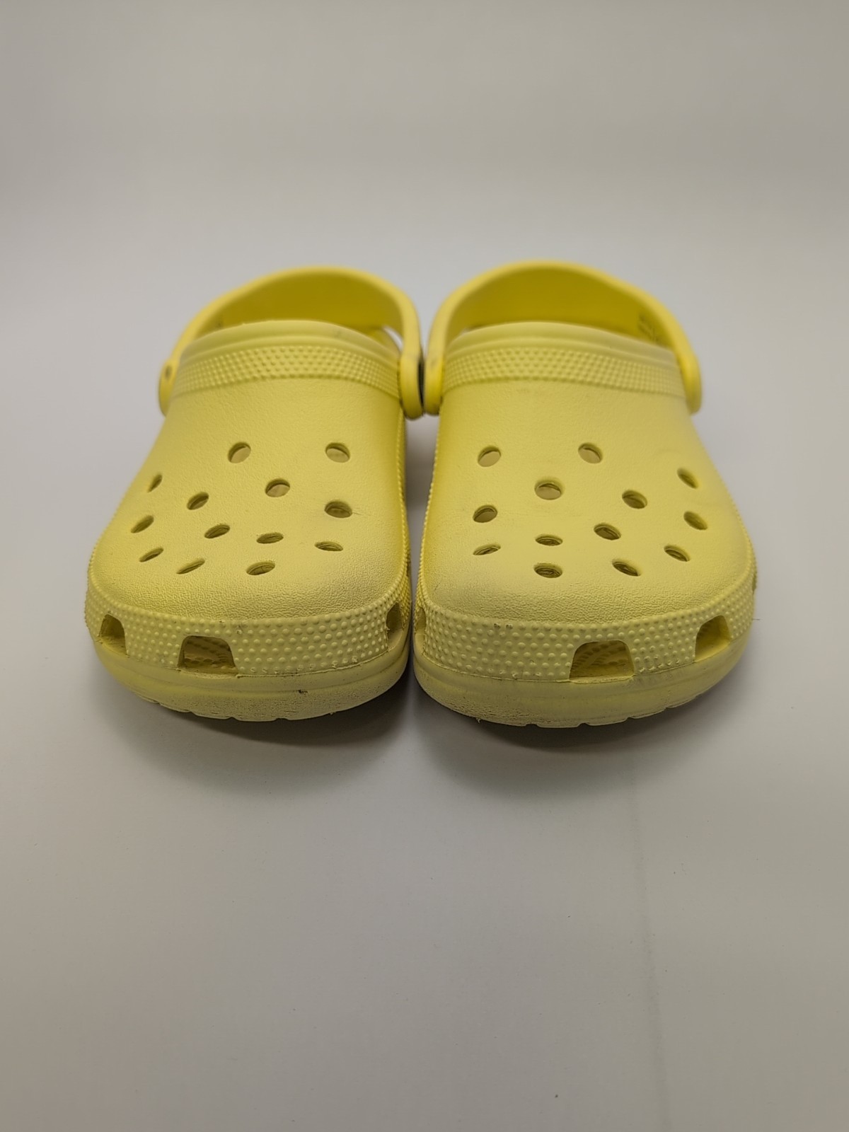 CROCS Baya Lightweight Slip On Clogs Shoes Mens Size 5 Womens 7 Lemon Yellow (M)