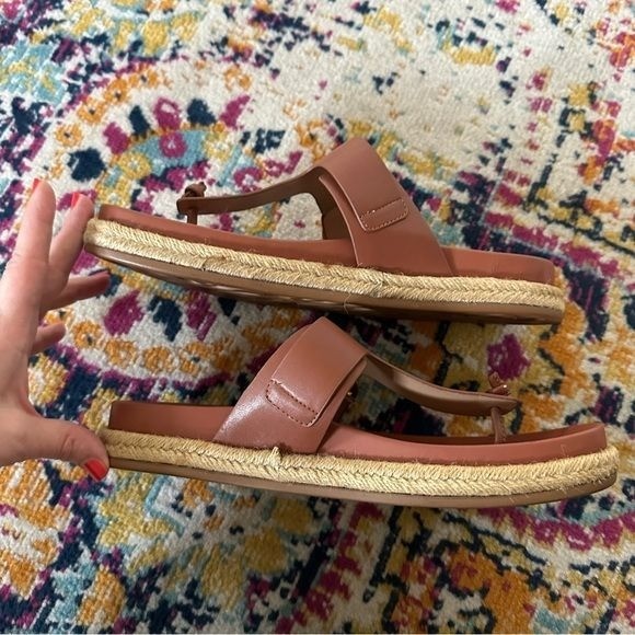 AEROSOLES Cina Vegan Leather T-Strap Sandals Womens Size 10 Comfort Slip On Shoe