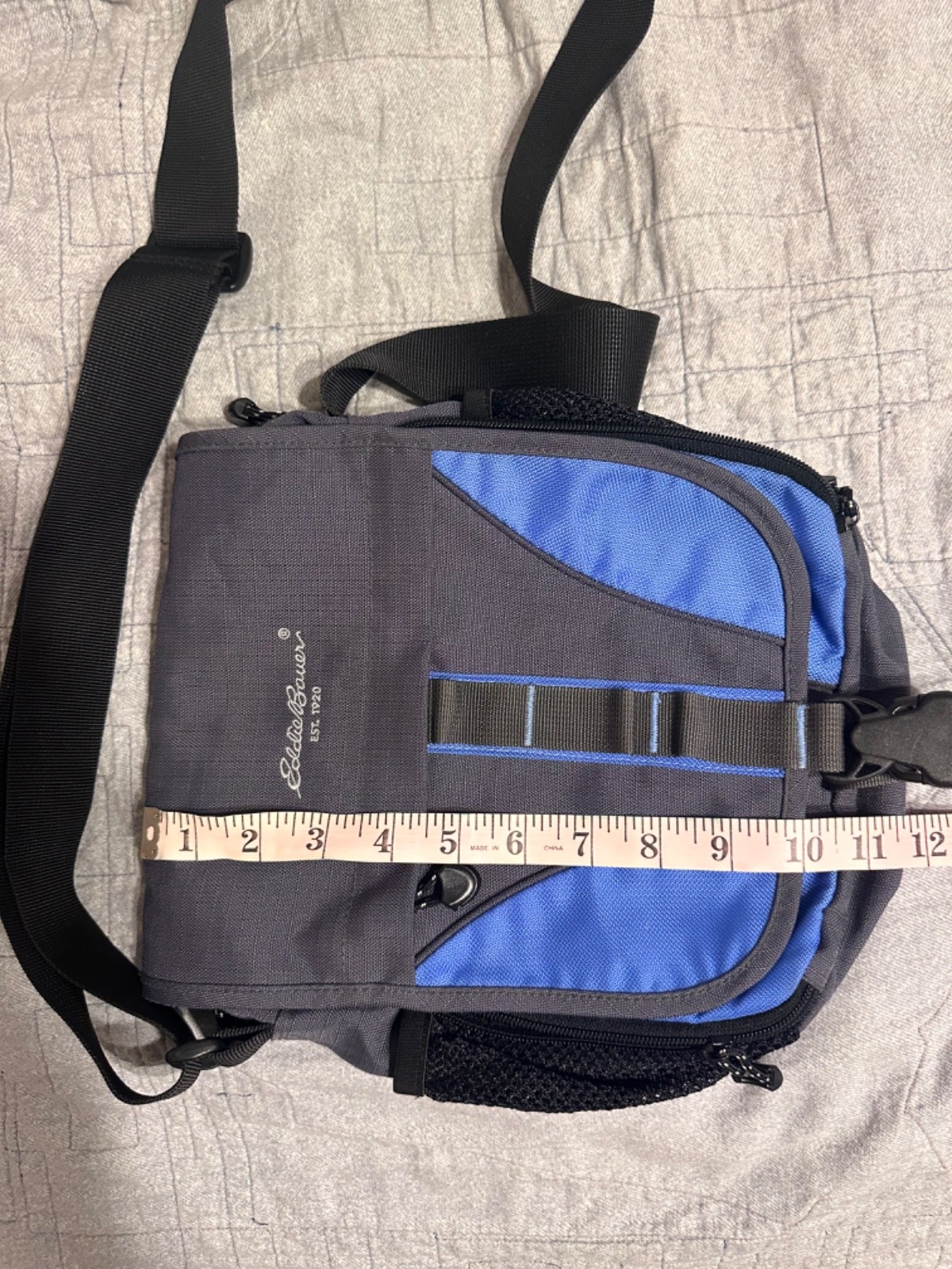 NWT Eddie Bauer cross body bag blue and black with multiple compartments.