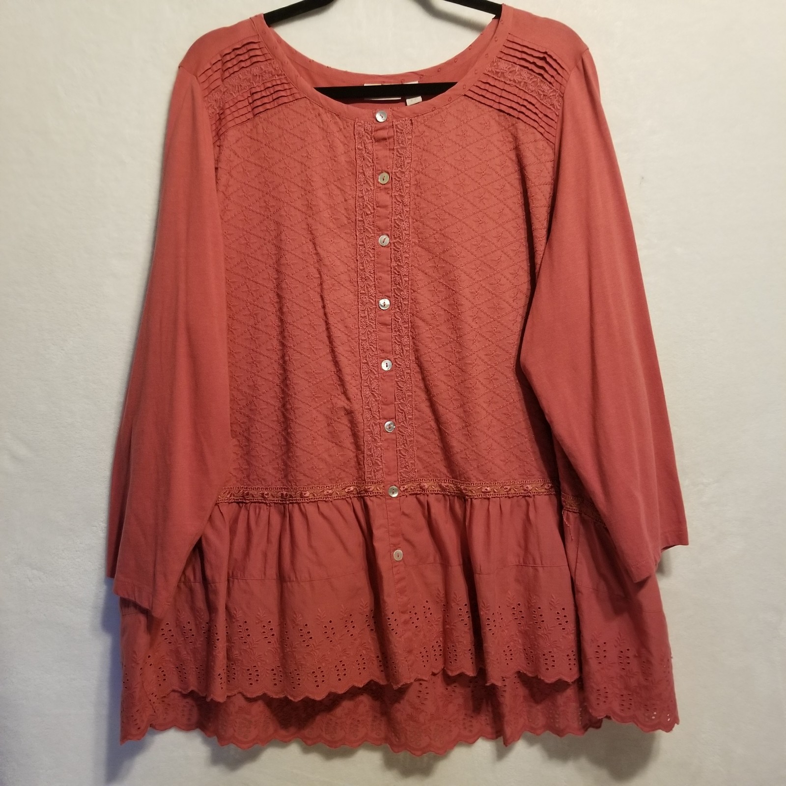 LOGO LAVISH XL Top Eyelet Lace Mixed Media Button Boho Festival Mauve Pink